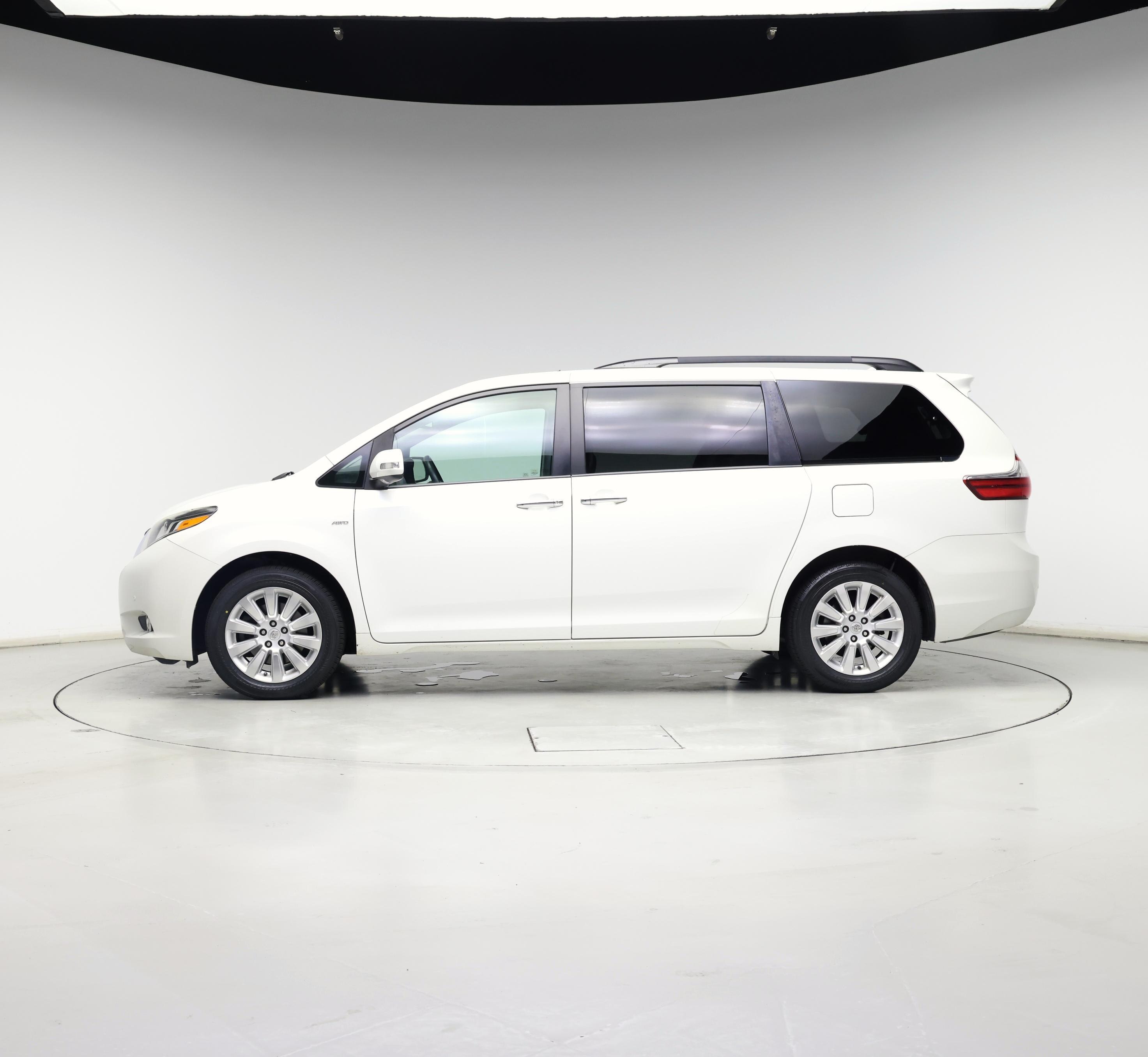 Thumbnail: 2016 Toyota Sienna - 3