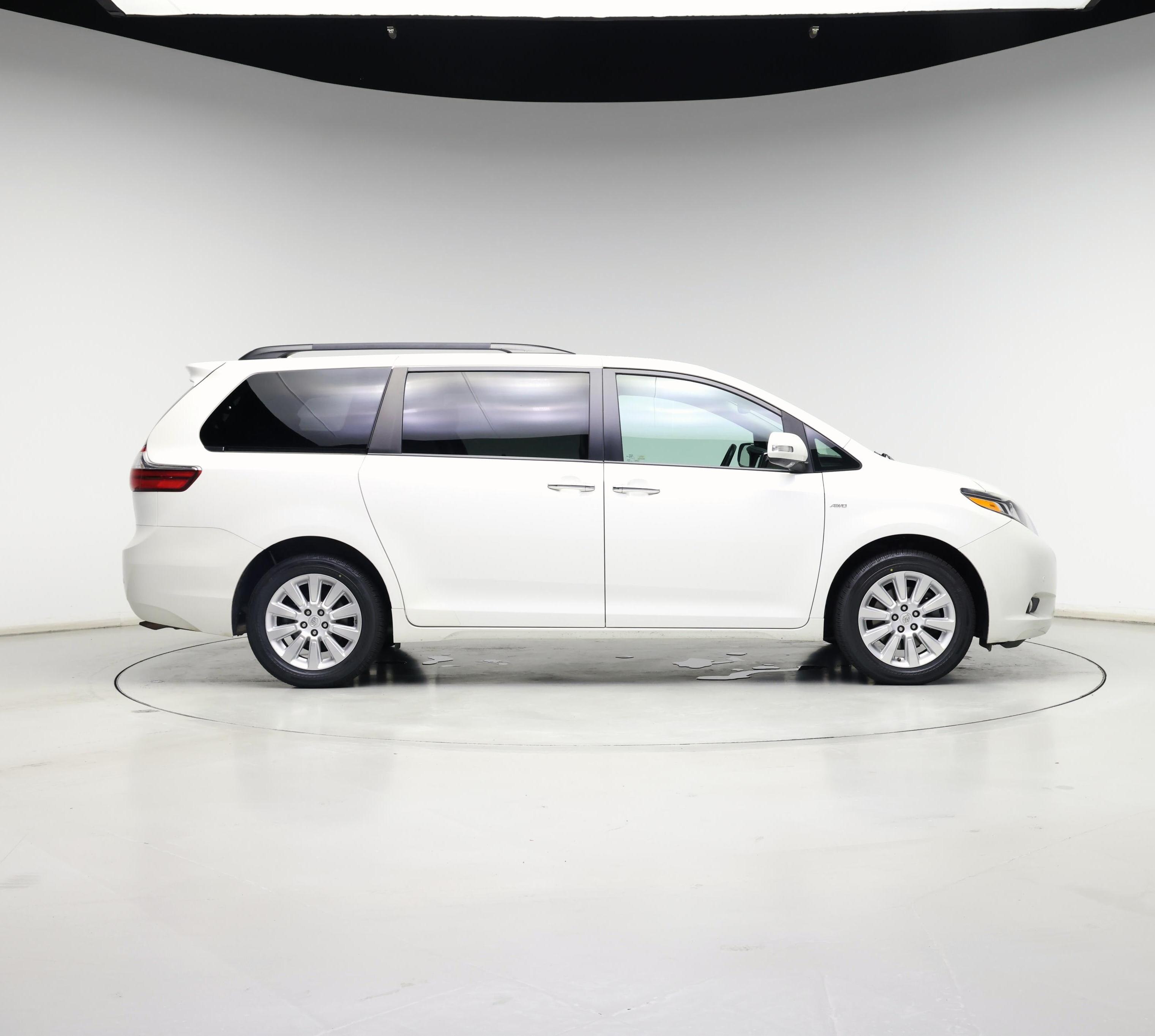 Thumbnail: 2016 Toyota Sienna - 7
