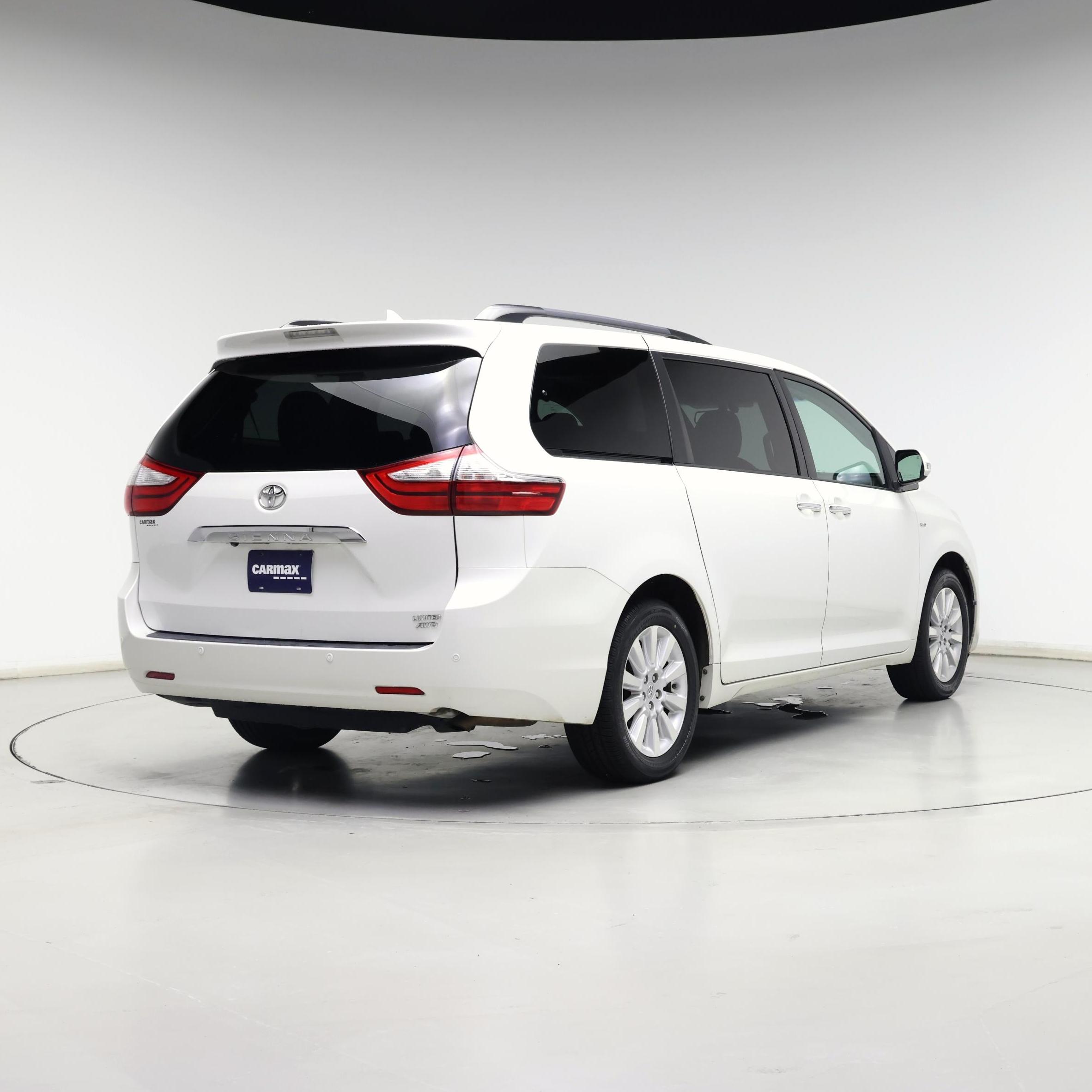 Thumbnail: 2016 Toyota Sienna - 8