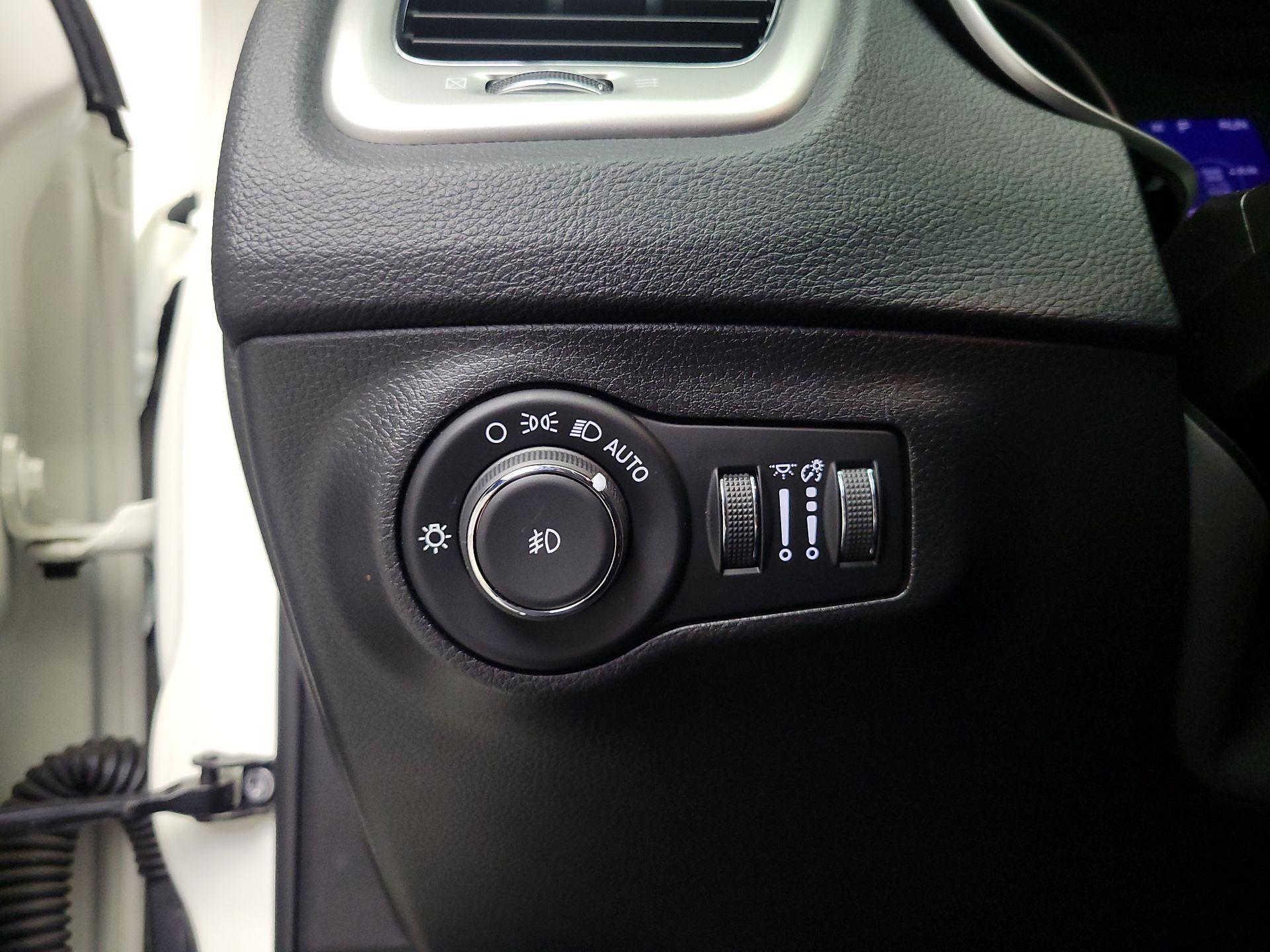 Thumbnail: 2020 Jeep Compass - 13