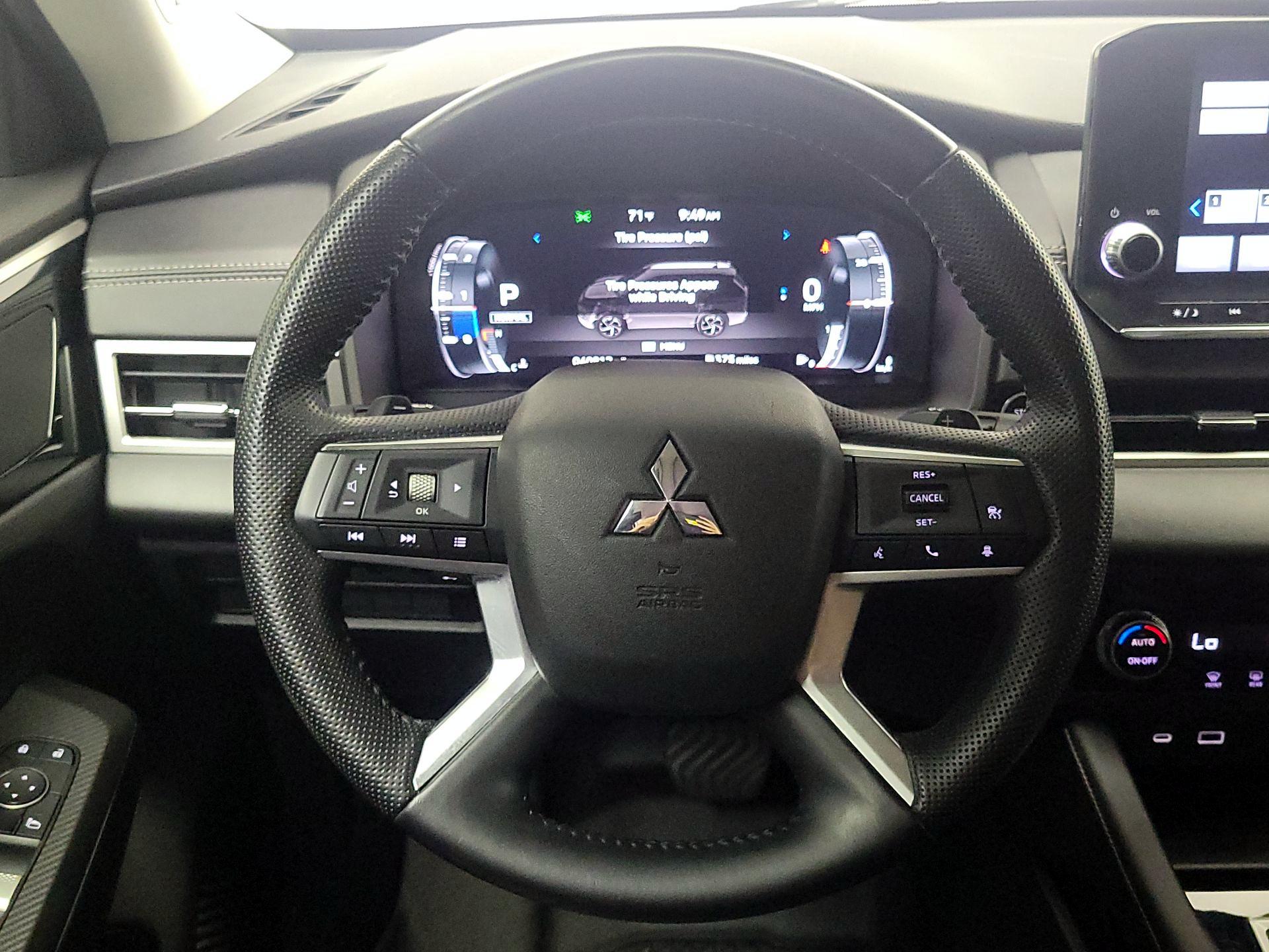 Thumbnail: 2022 Mitsubishi Outlander - 10