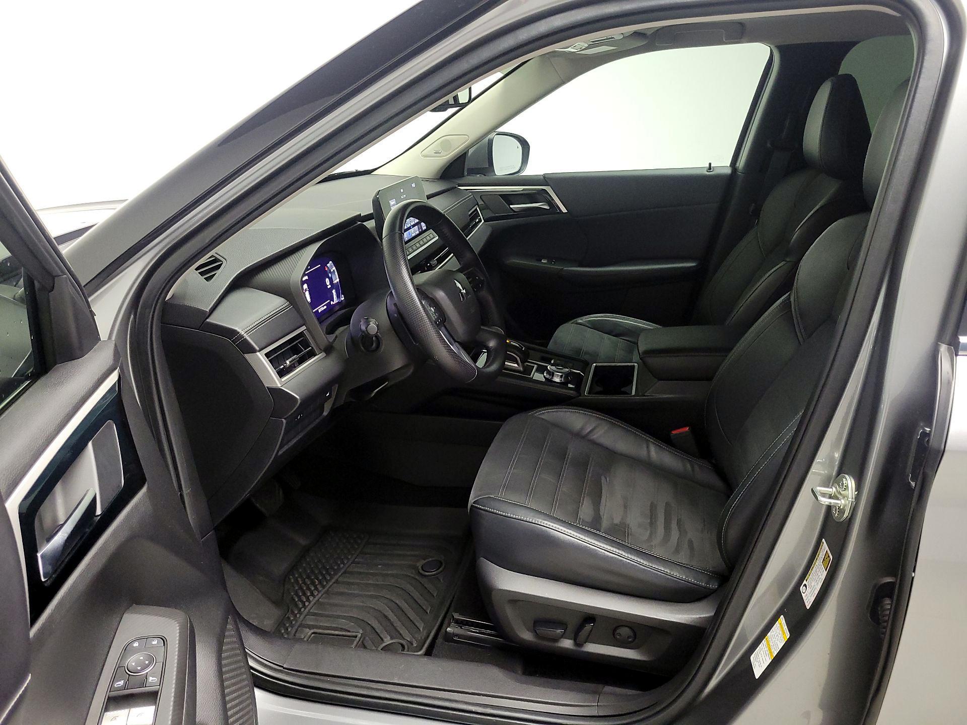Thumbnail: 2022 Mitsubishi Outlander - 11