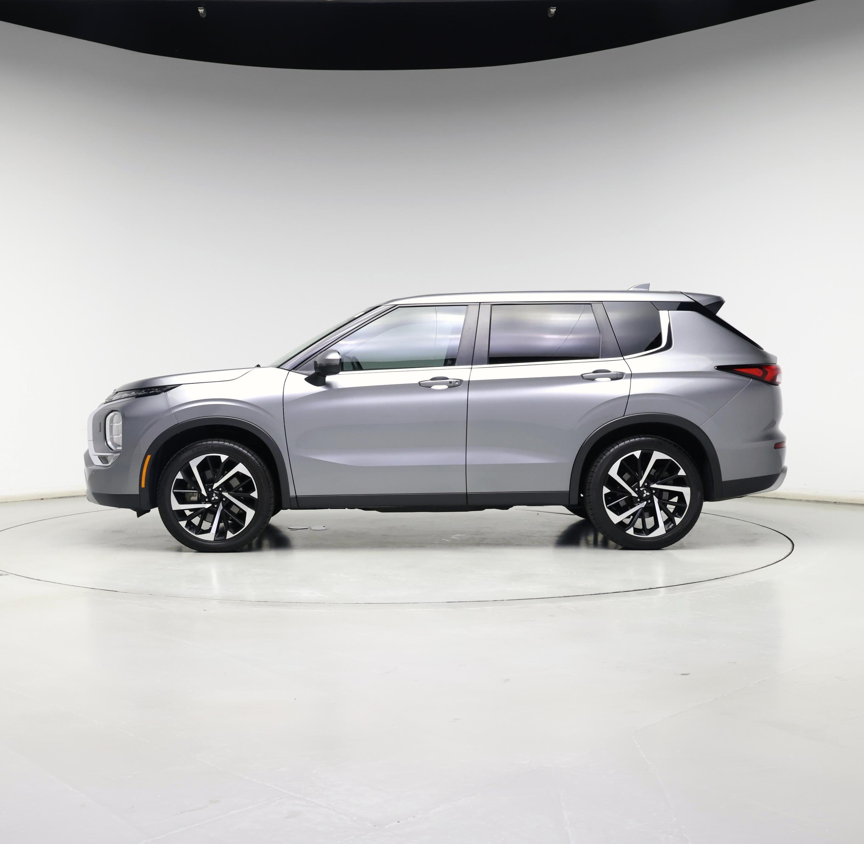 Thumbnail: 2022 Mitsubishi Outlander - 3