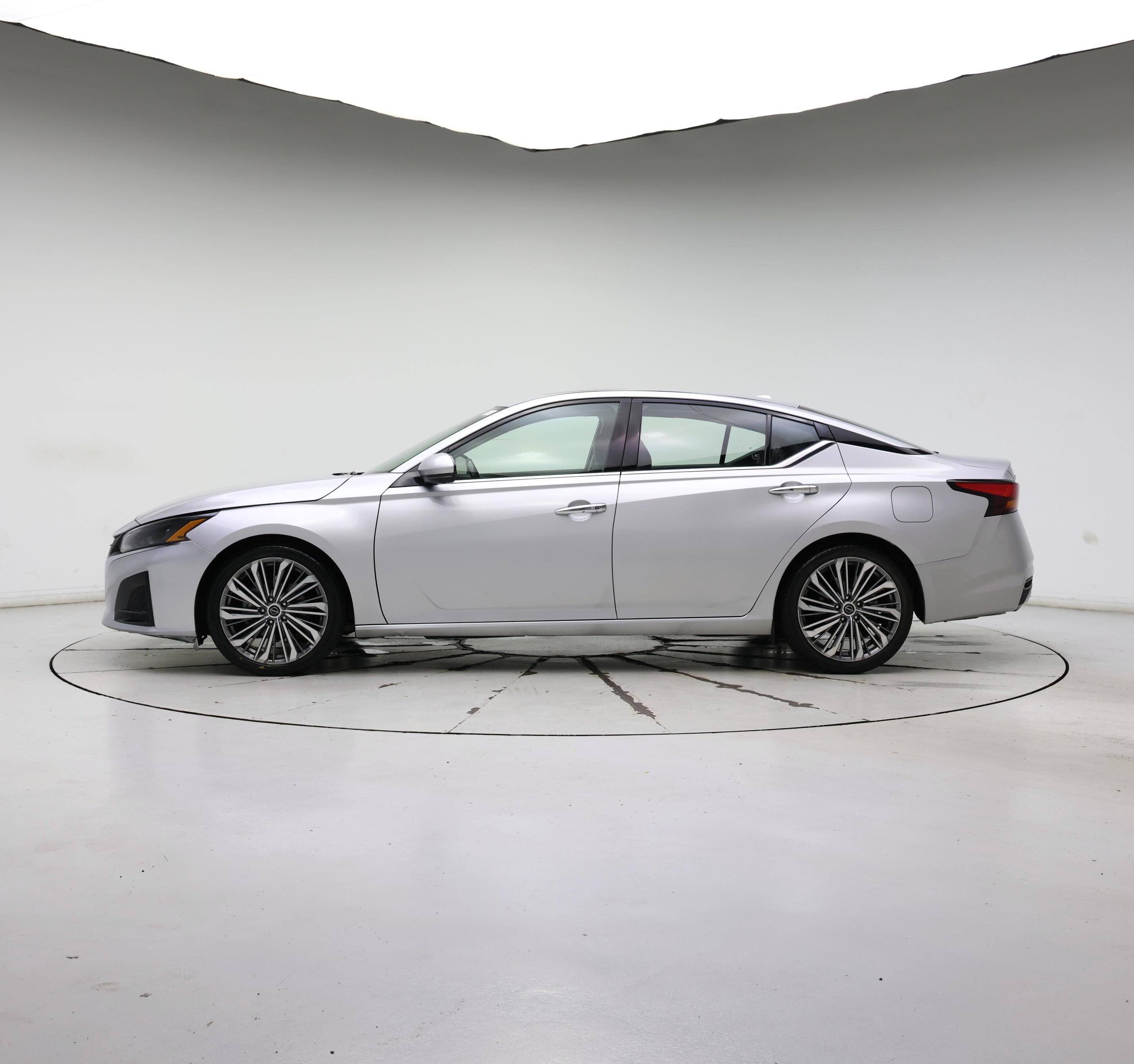 Thumbnail: 2023 Nissan Altima - 3