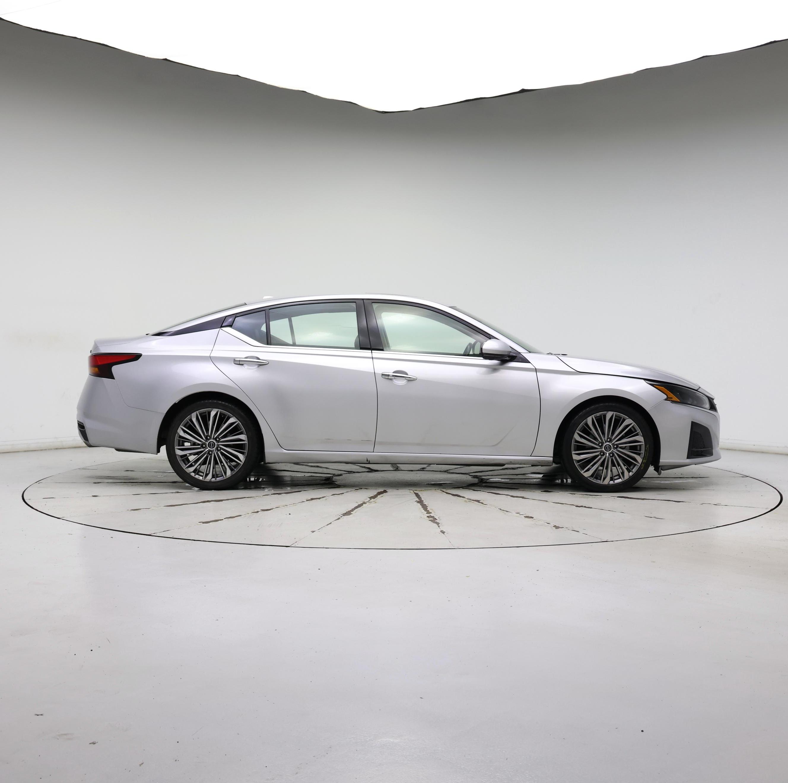Thumbnail: 2023 Nissan Altima - 7