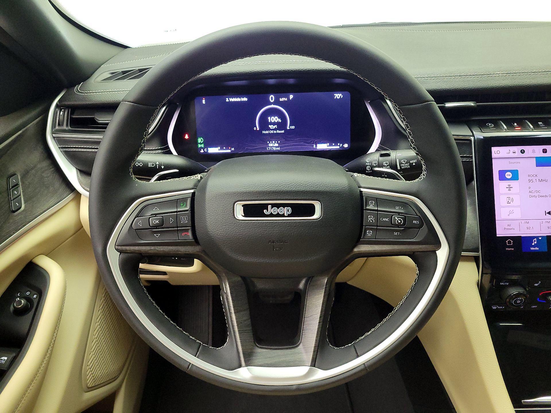 Thumbnail: 2023 Jeep Grand Cherokee - 10