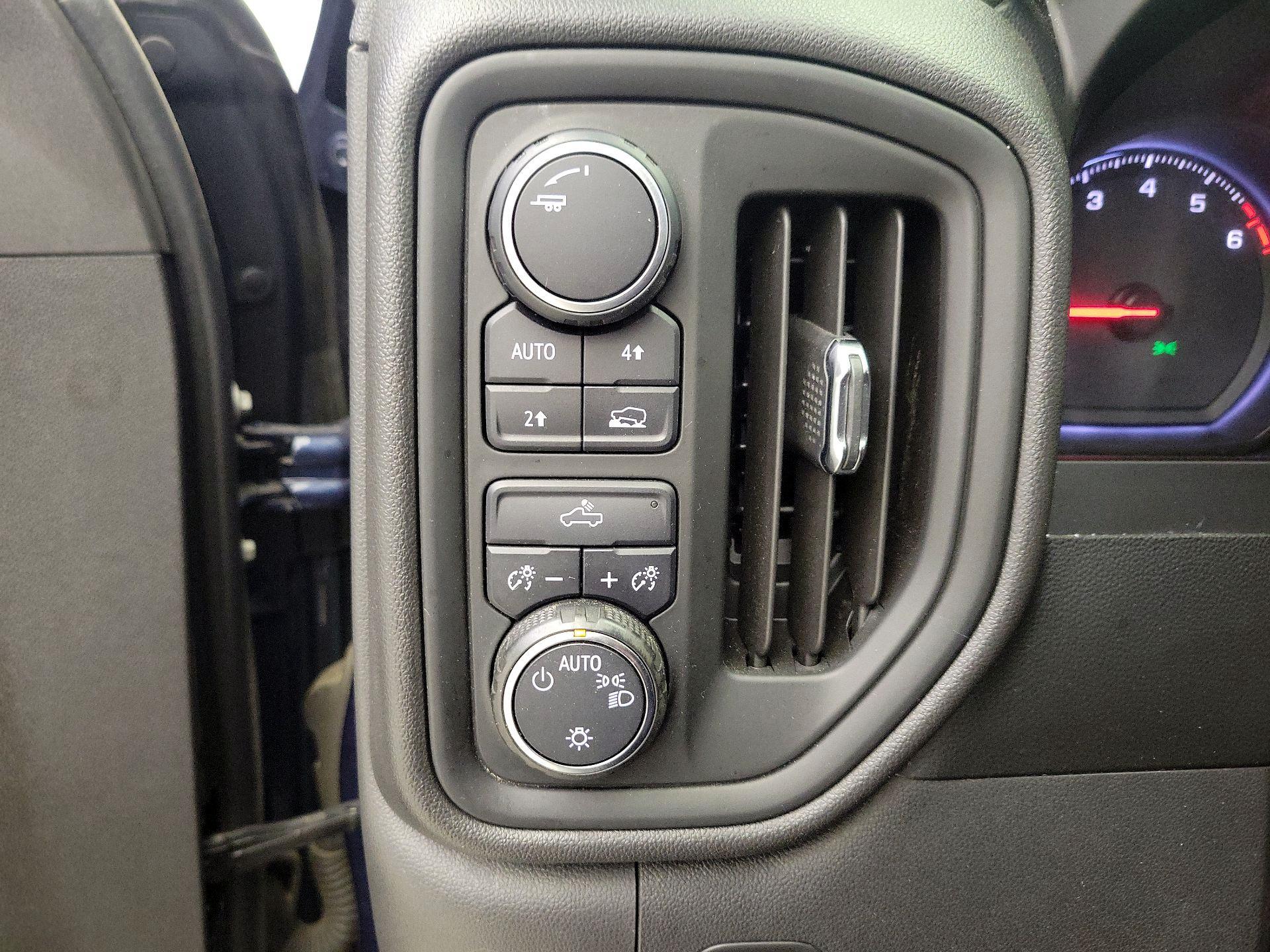 Thumbnail: 2019 Chevrolet Silverado 1500 - 13