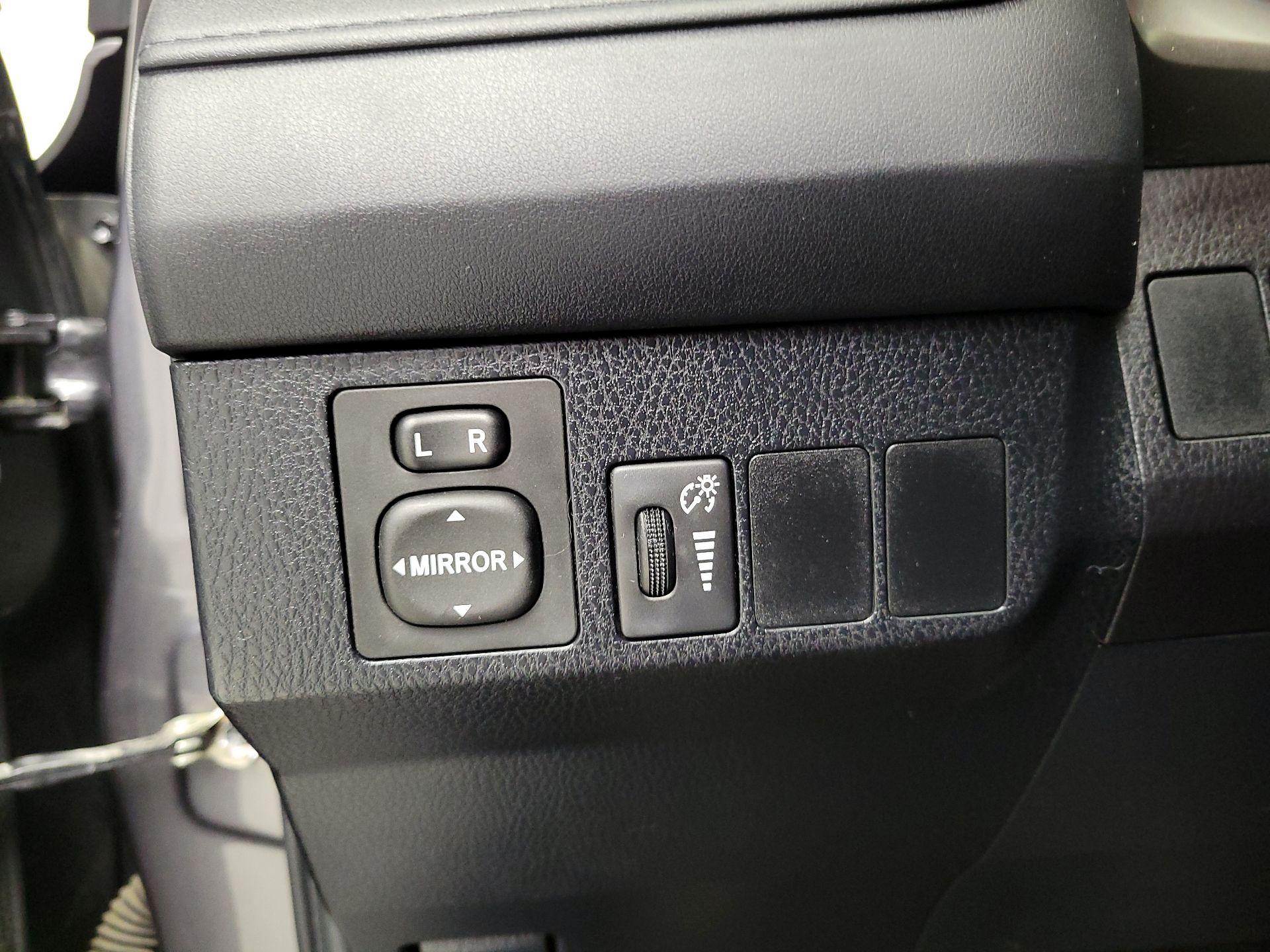Thumbnail: 2016 Toyota RAV4 - 13