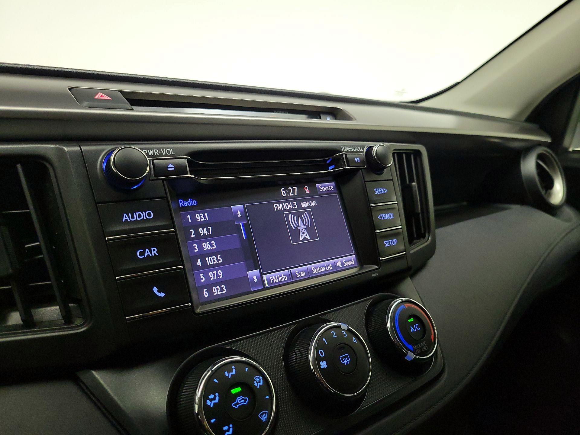 Thumbnail: 2016 Toyota RAV4 - 15