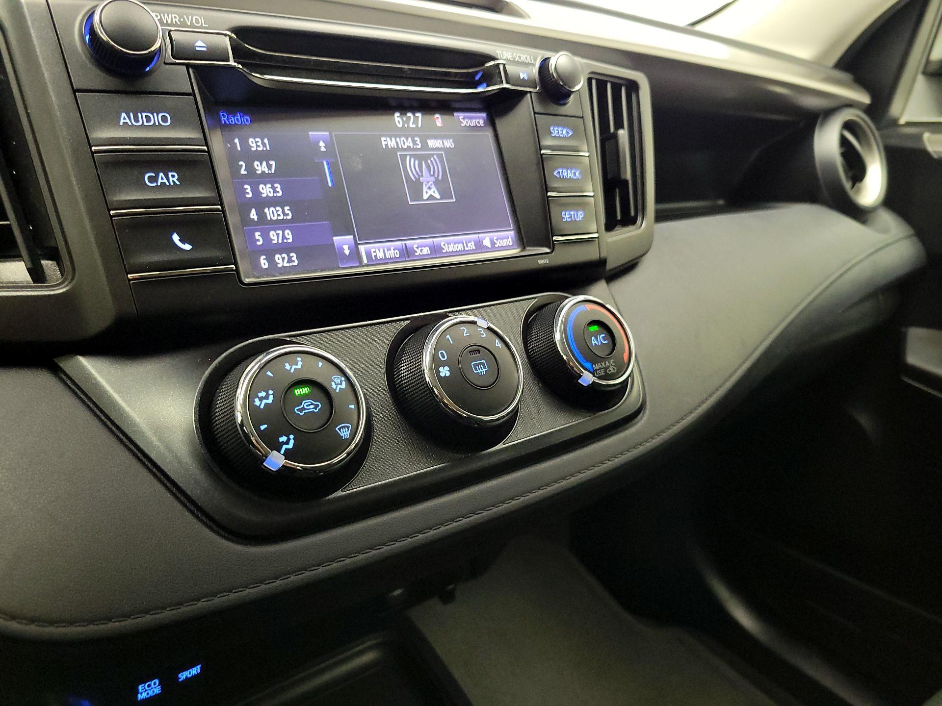 Thumbnail: 2016 Toyota RAV4 - 16