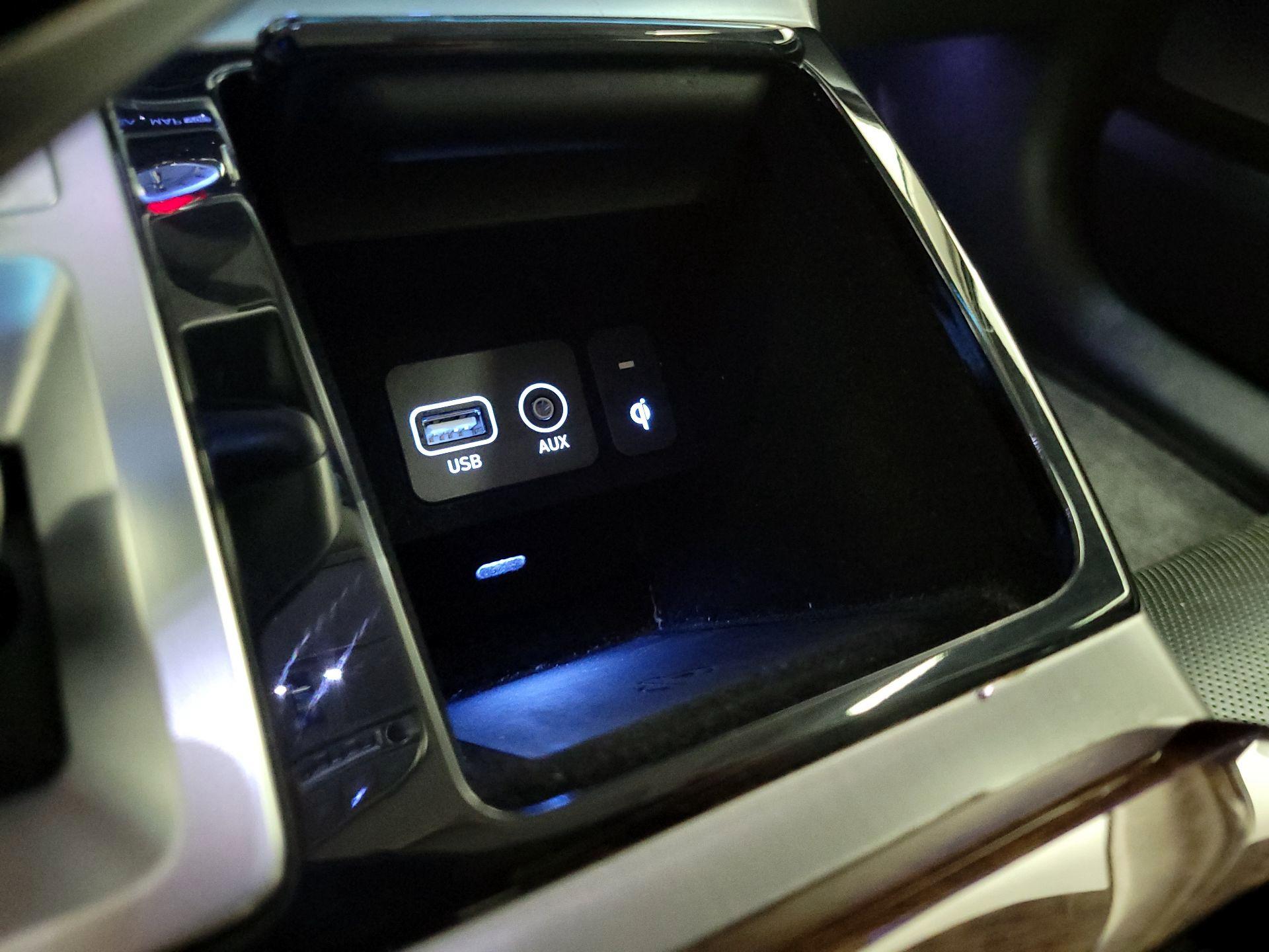 Thumbnail: 2018 Genesis G90 - 19