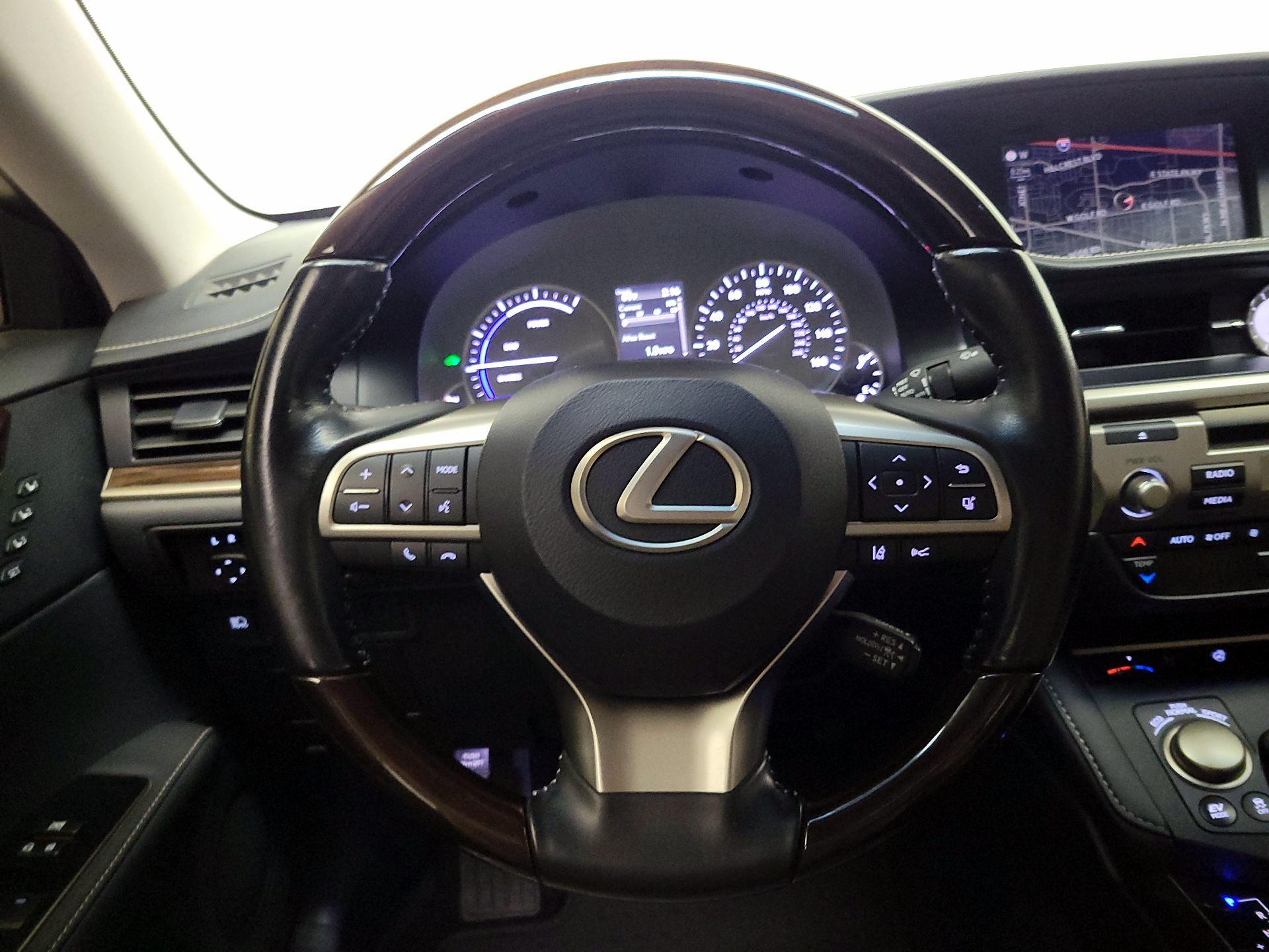 Thumbnail: 2017 Lexus ES - 10