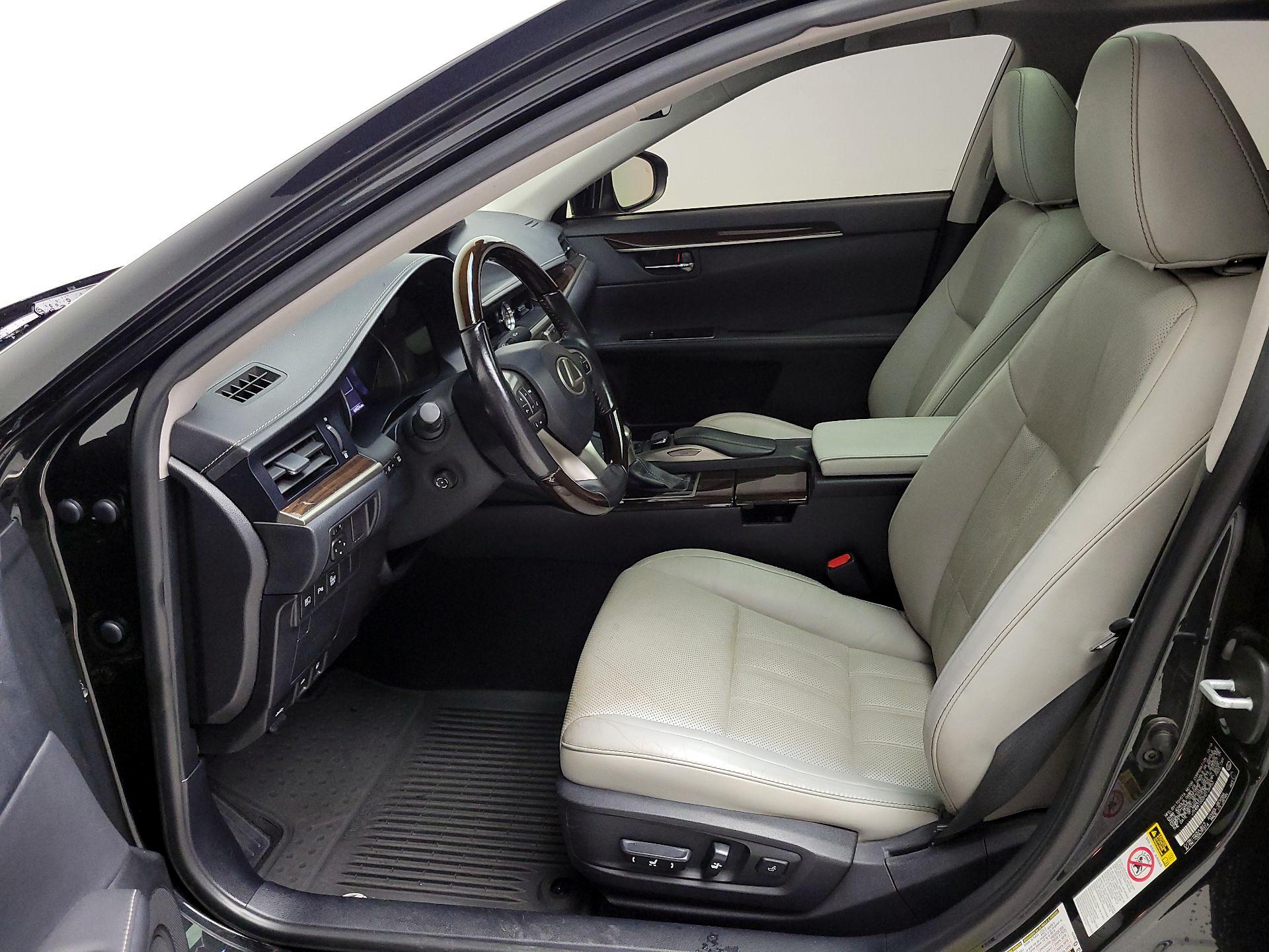 Thumbnail: 2017 Lexus ES - 11
