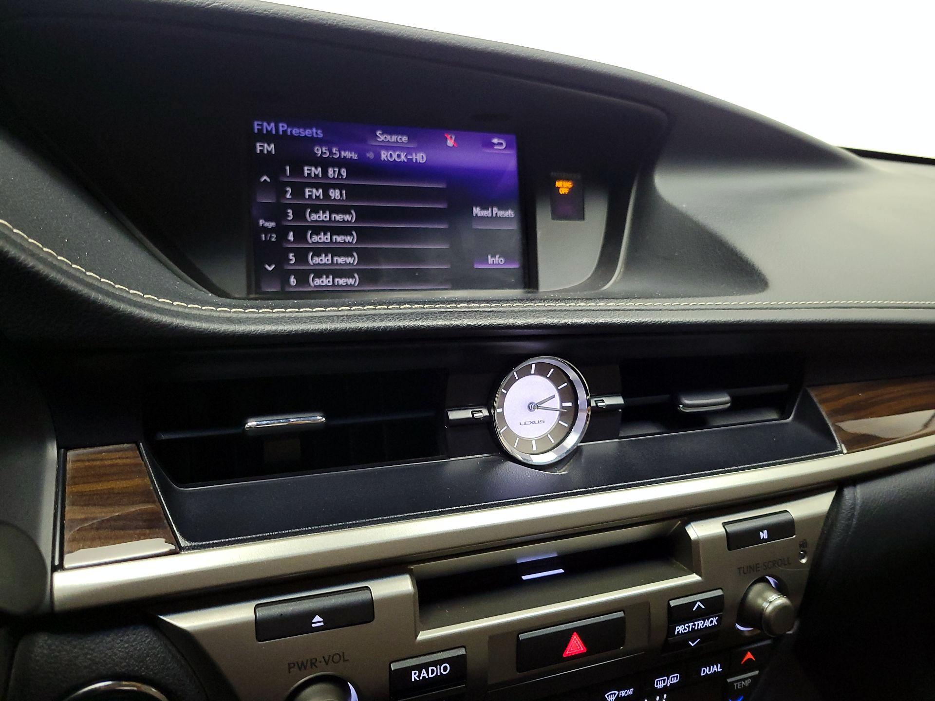 Thumbnail: 2017 Lexus ES - 16