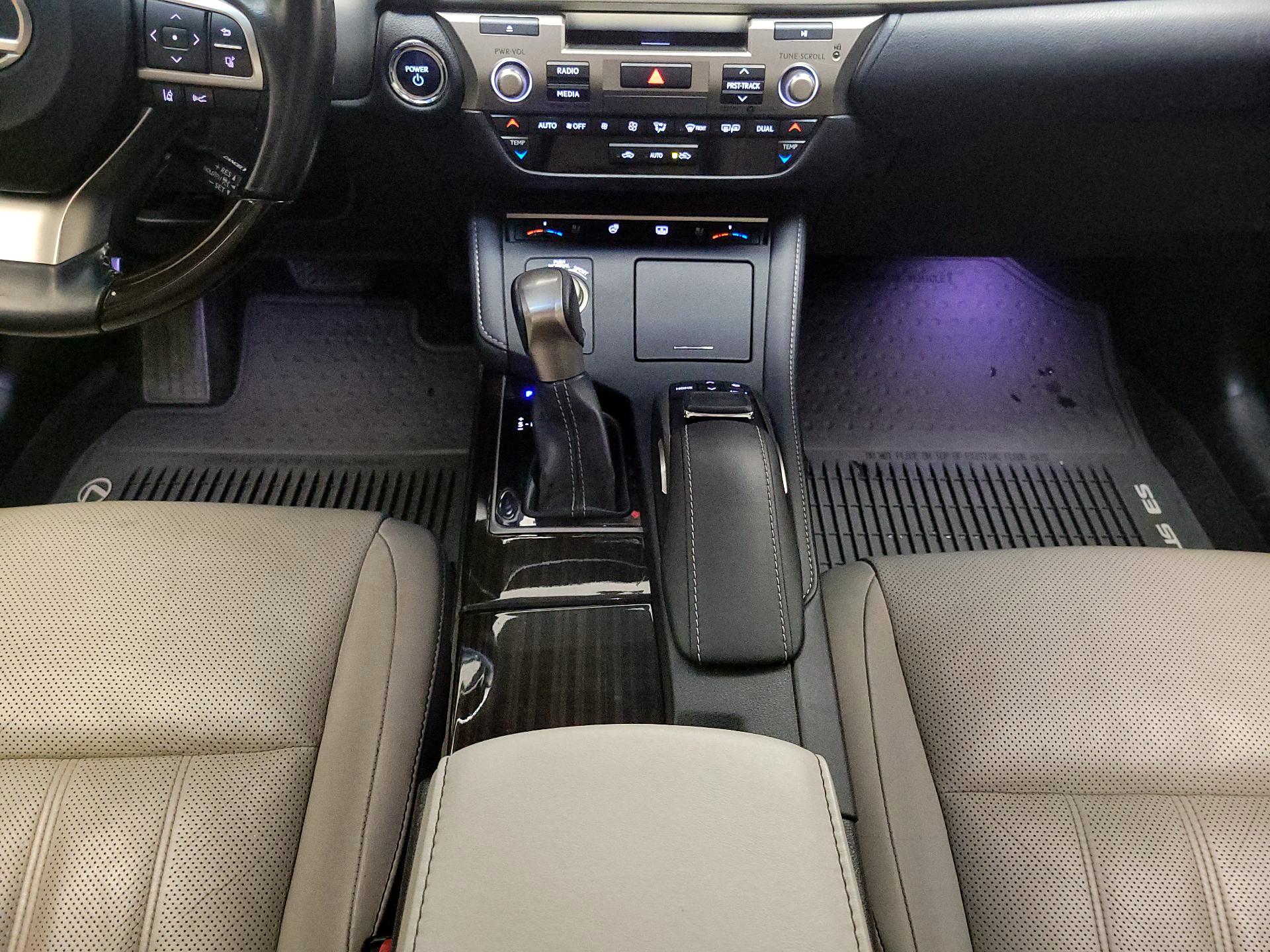 Thumbnail: 2017 Lexus ES - 18