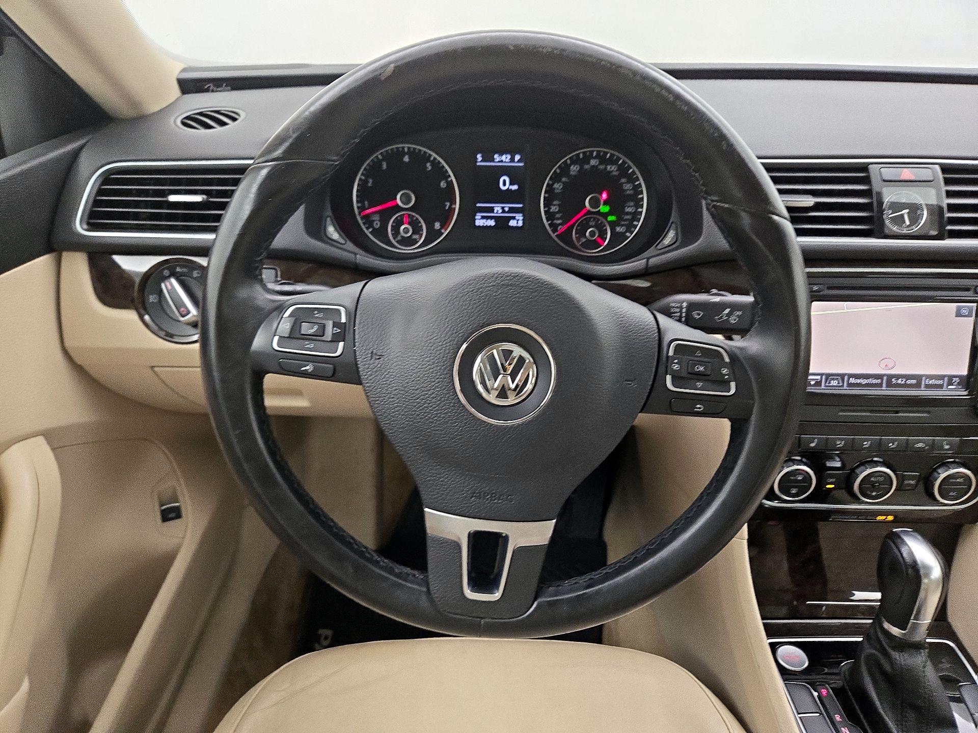 Thumbnail: 2014 Volkswagen Passat - 10