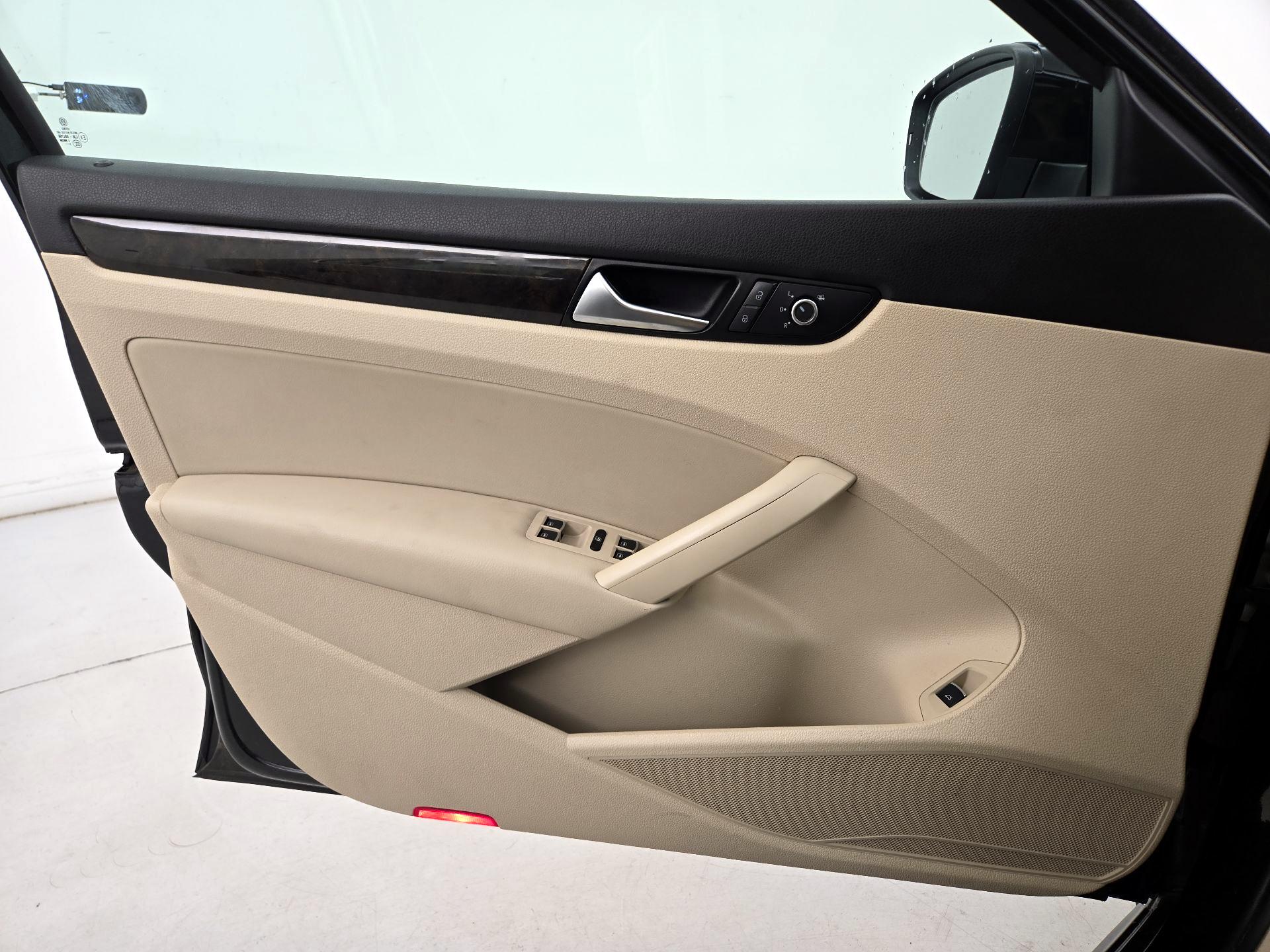 Thumbnail: 2014 Volkswagen Passat - 12