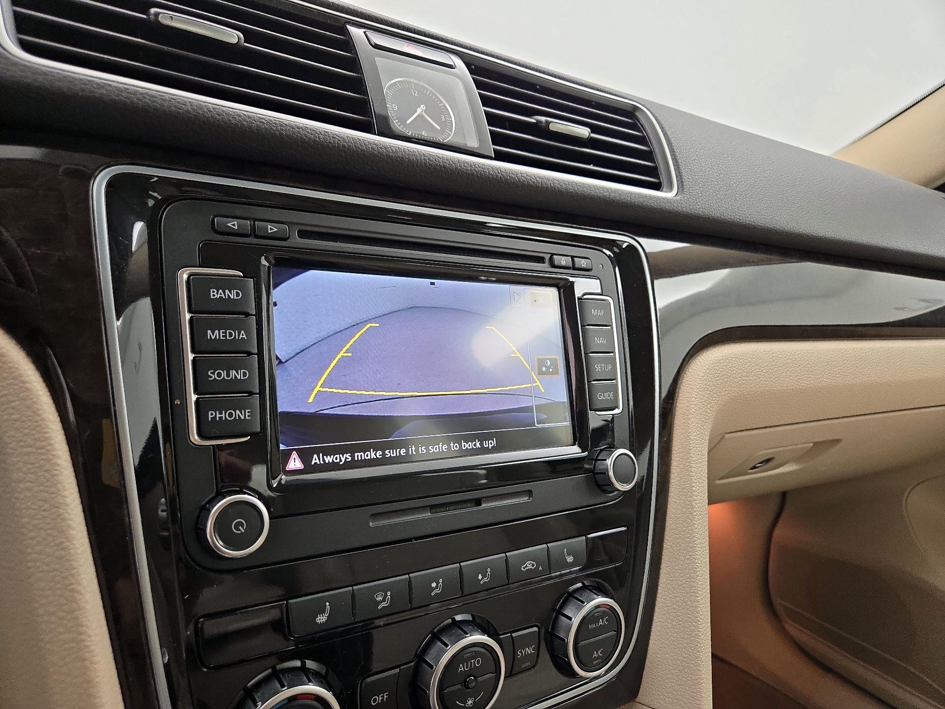 Thumbnail: 2014 Volkswagen Passat - 15