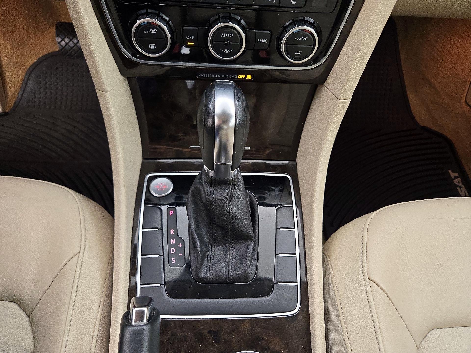Thumbnail: 2014 Volkswagen Passat - 18