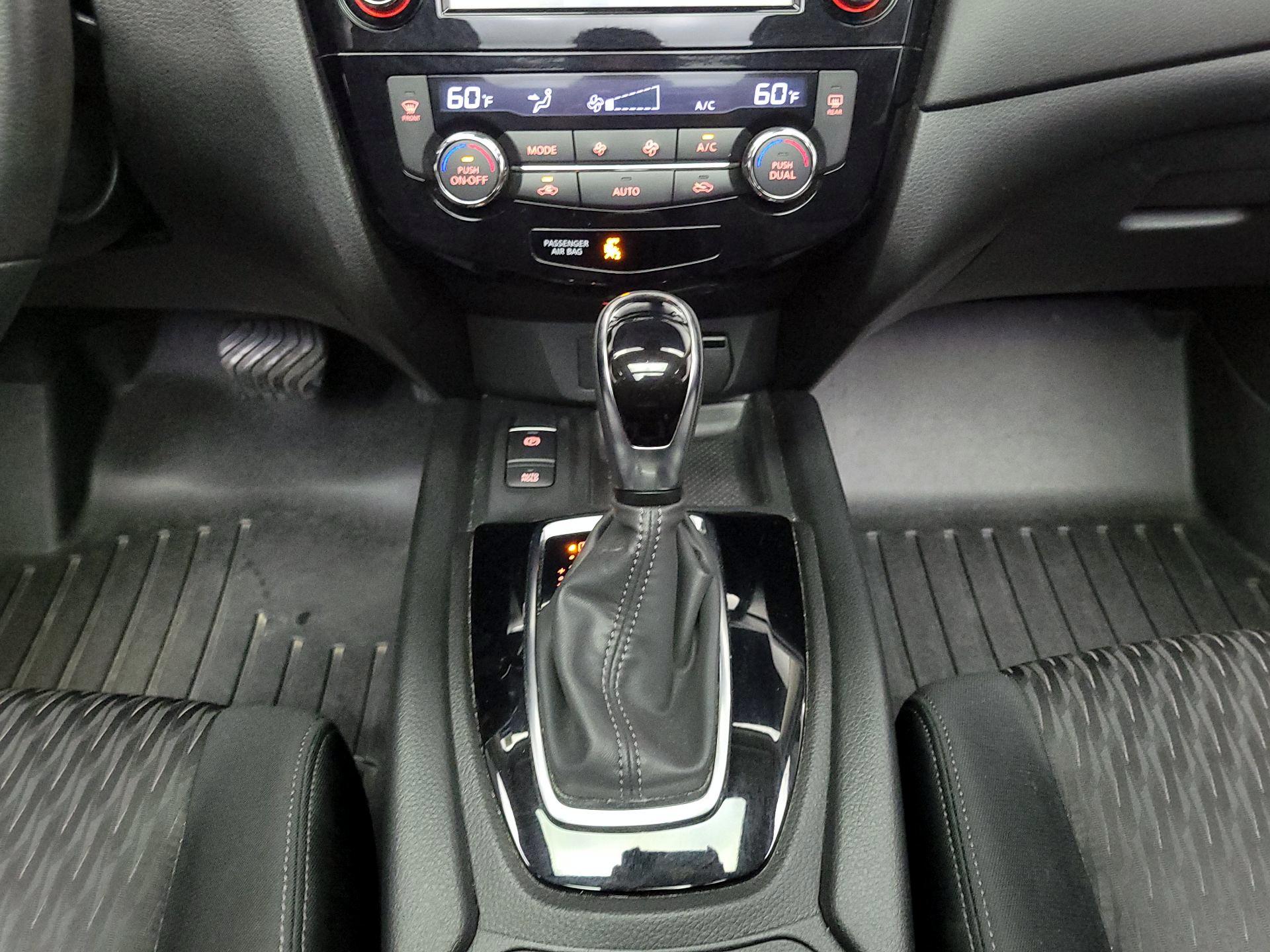 Thumbnail: 2019 Nissan Rogue - 18