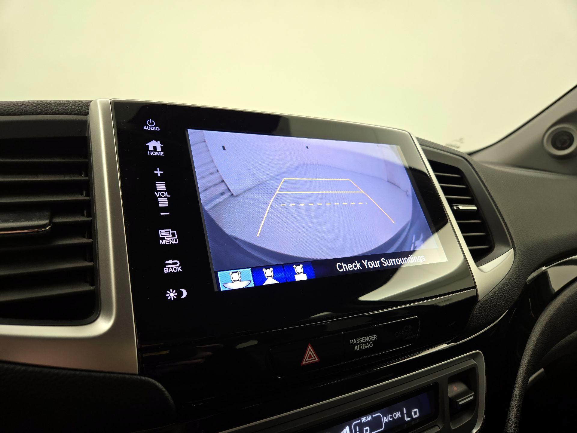 Thumbnail: 2018 Honda Pilot - 15