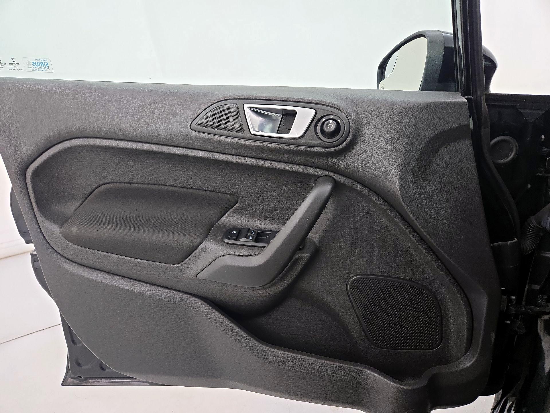 Thumbnail: 2016 Ford Fiesta - 12