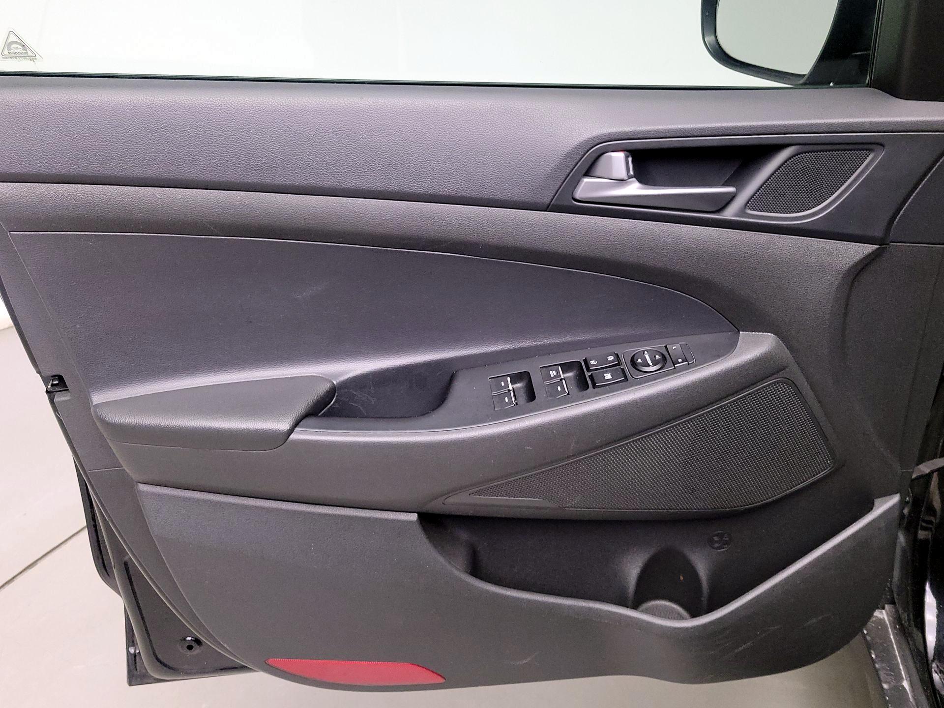 Thumbnail: 2016 Hyundai Tucson - 12