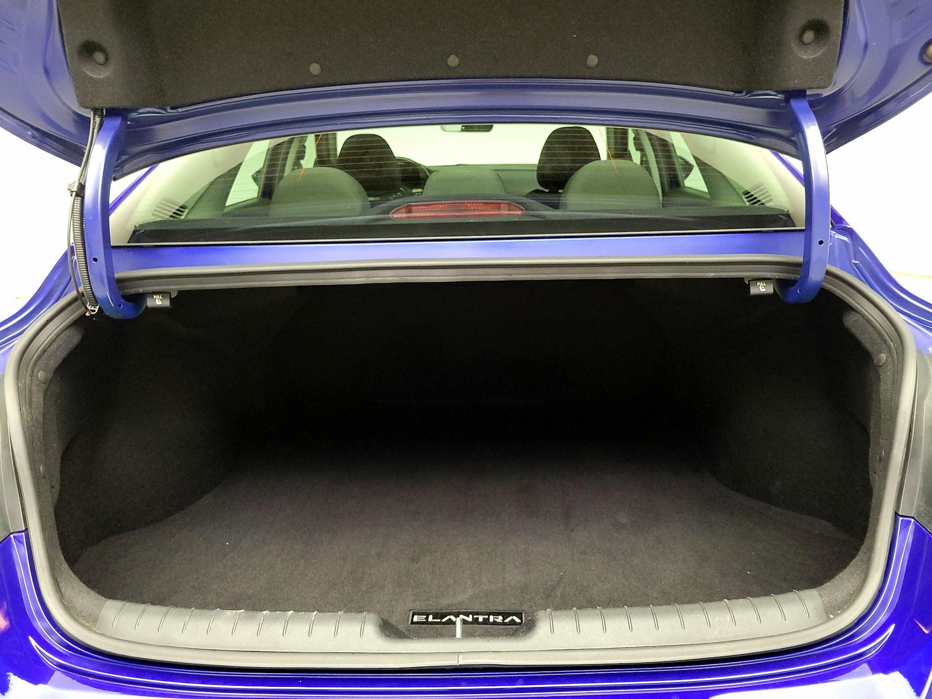 Thumbnail: 2022 Hyundai Elantra - 20