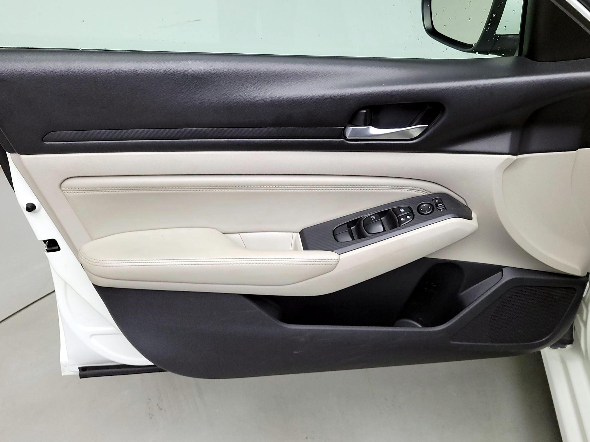 Thumbnail: 2019 Nissan Altima - 12