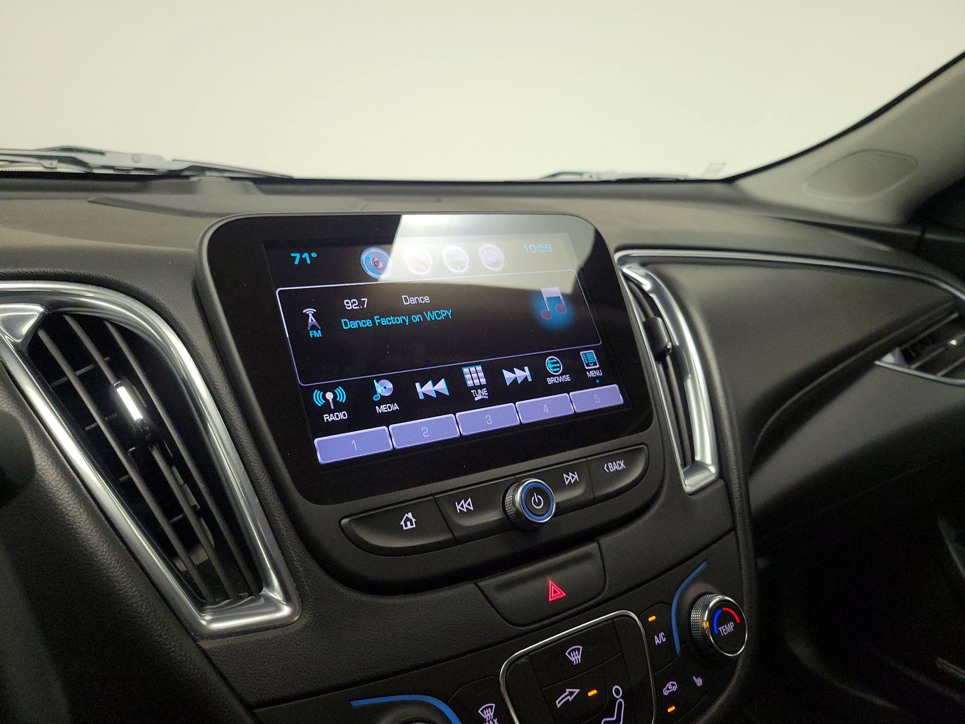 Thumbnail: 2016 Chevrolet Malibu - 16
