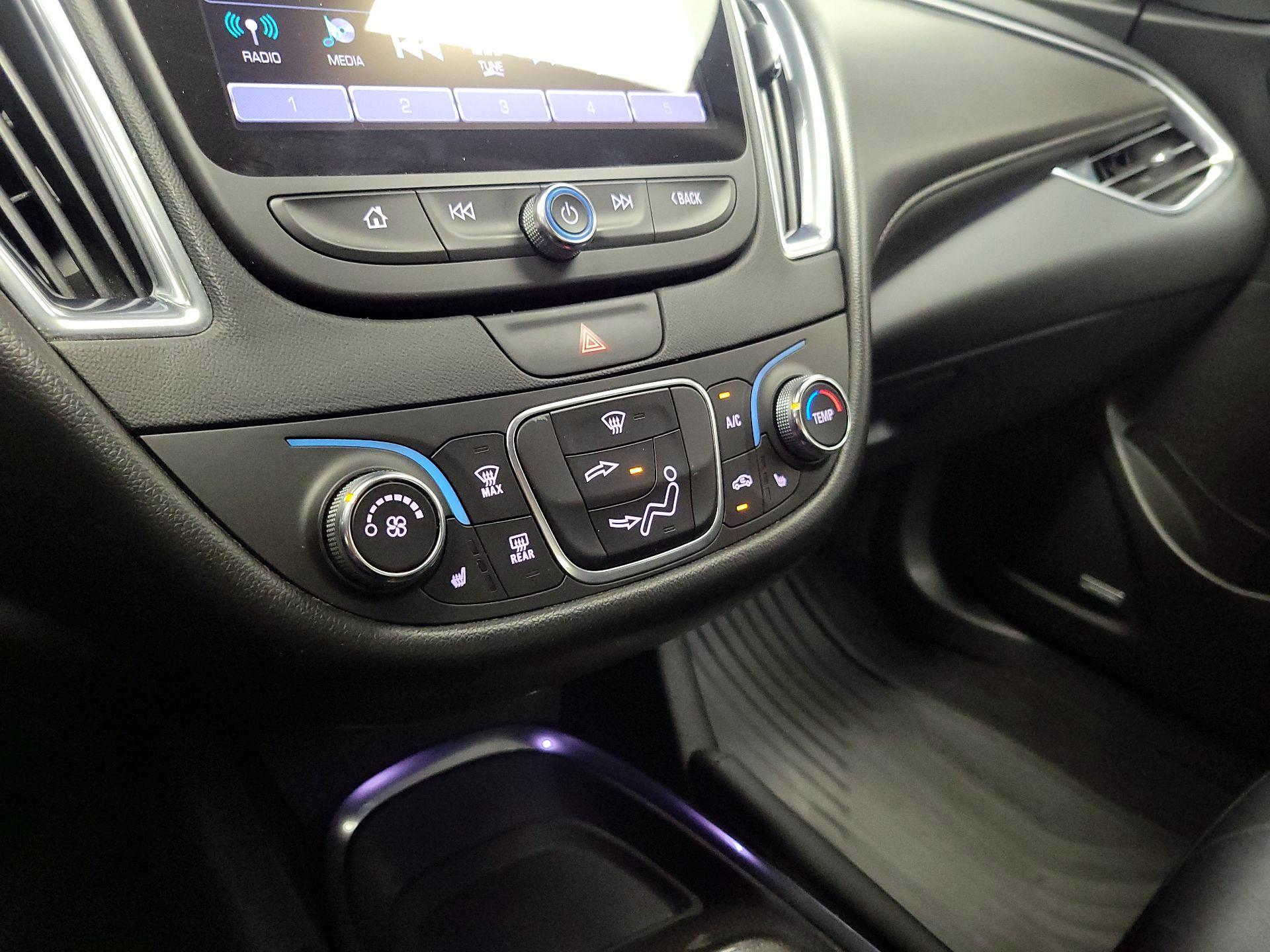 Thumbnail: 2016 Chevrolet Malibu - 17