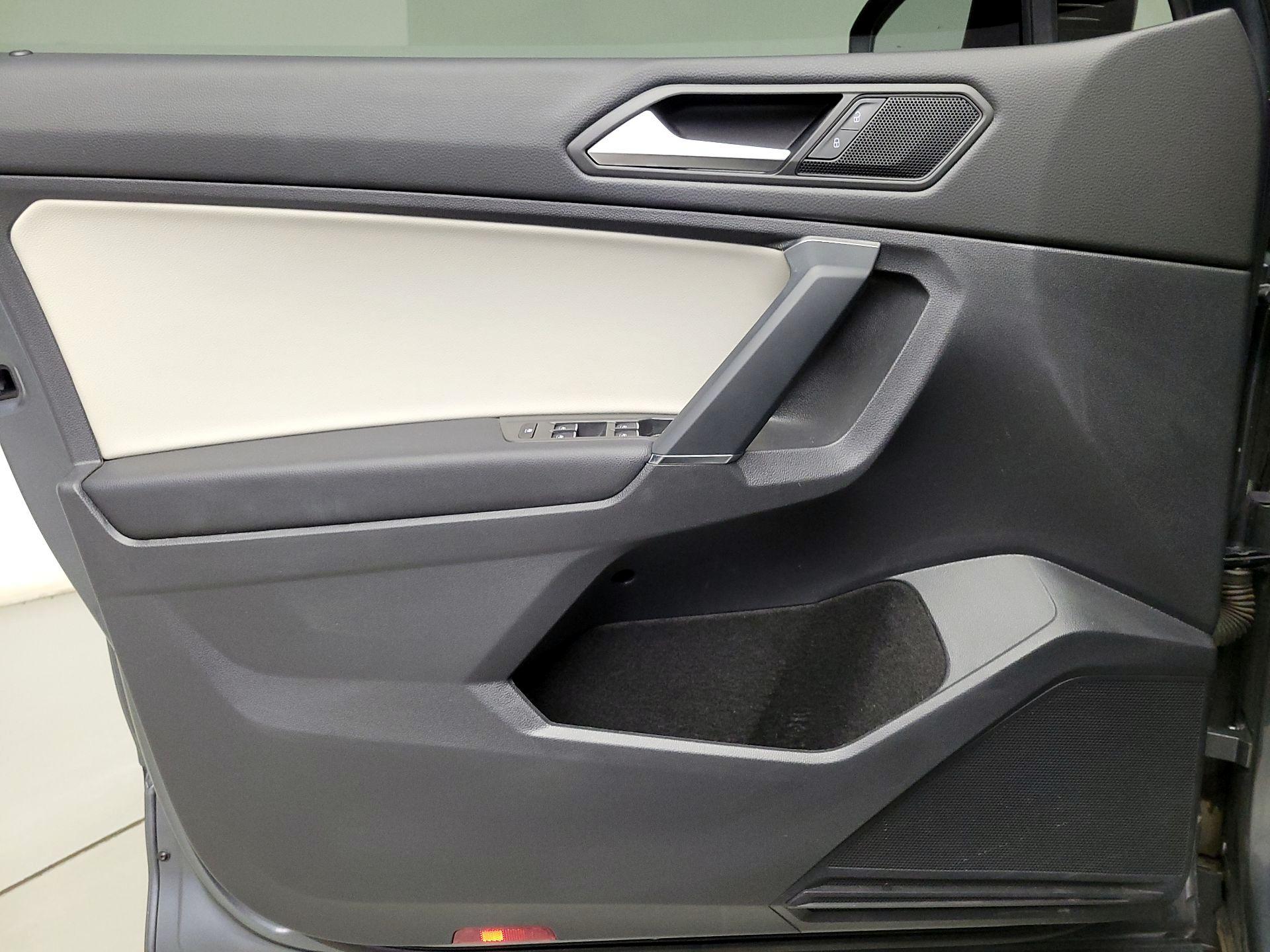 Thumbnail: 2020 Volkswagen Tiguan - 12