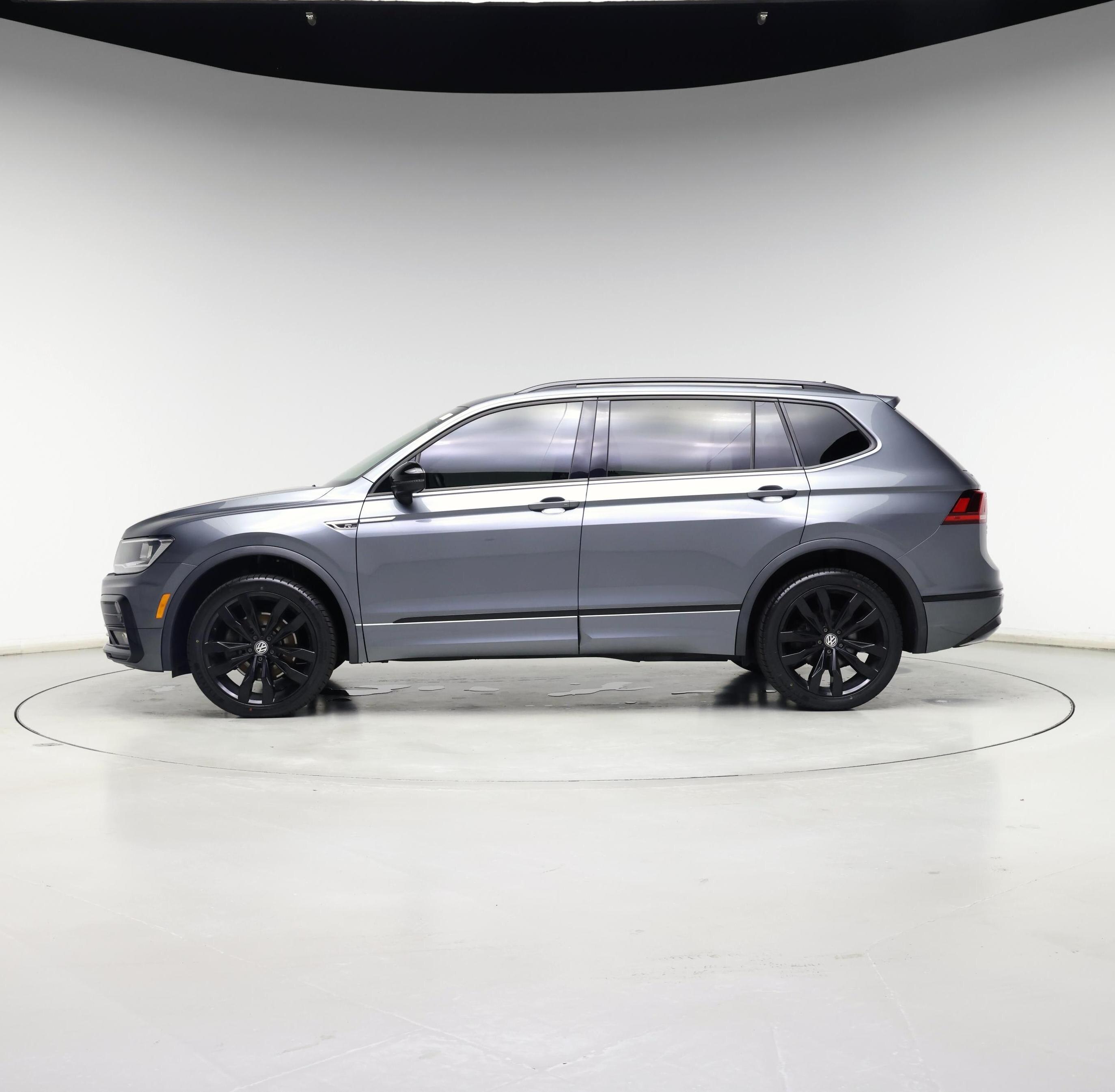 Thumbnail: 2020 Volkswagen Tiguan - 3