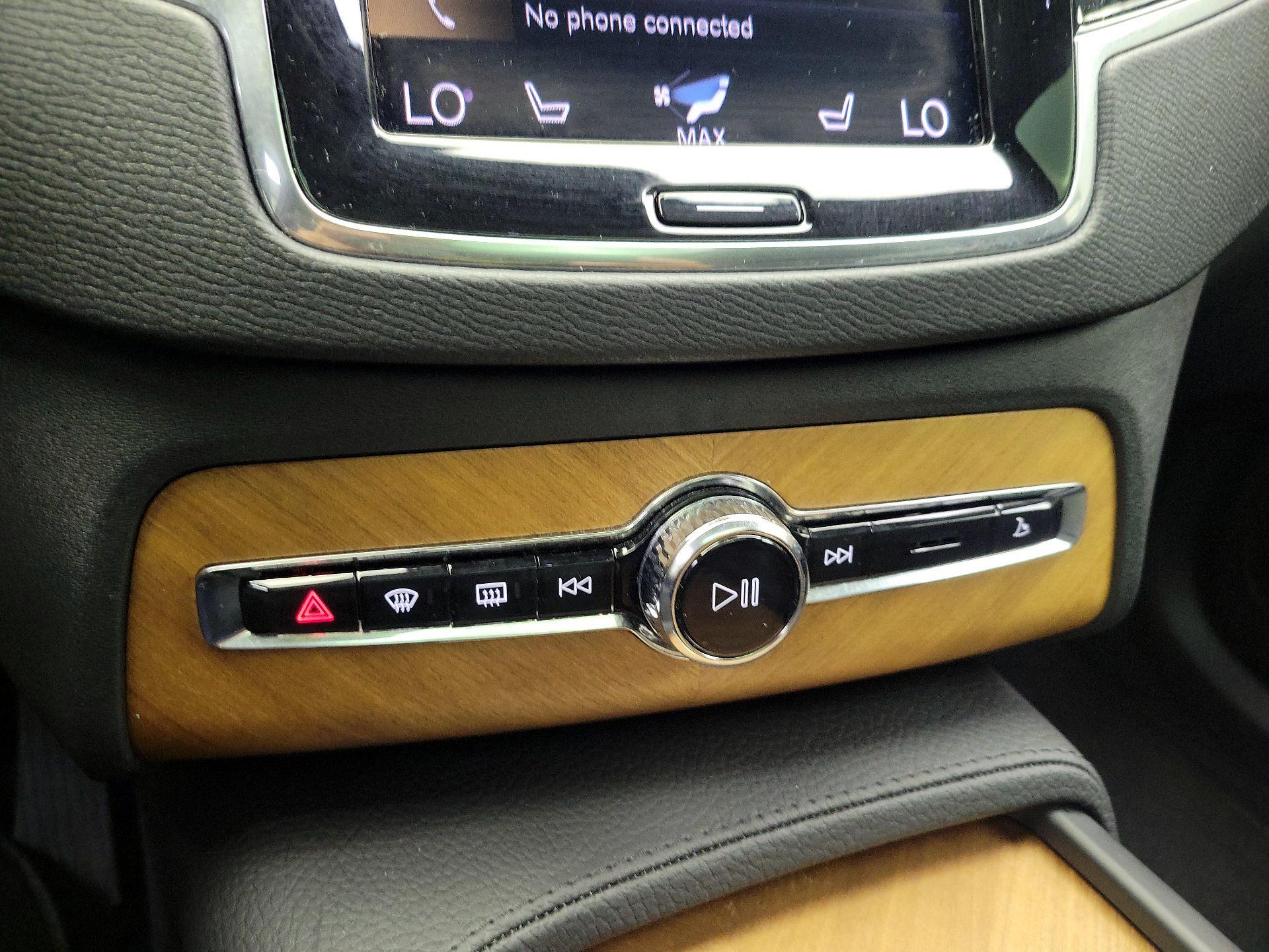 Thumbnail: 2021 Volvo XC90 - 17