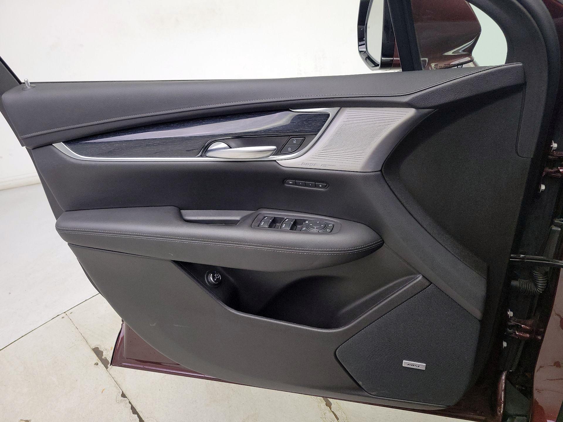 Thumbnail: 2022 Cadillac XT5 - 12