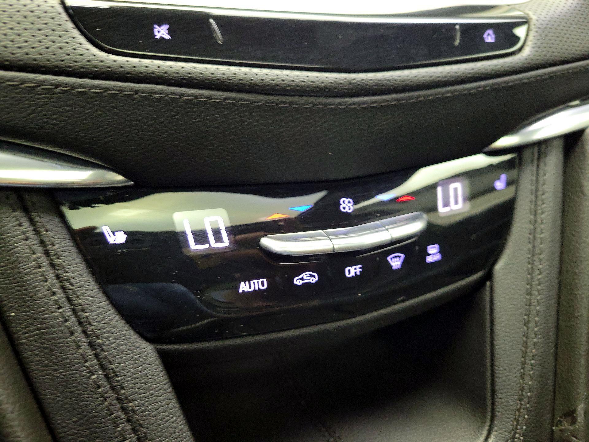 Thumbnail: 2022 Cadillac XT5 - 16