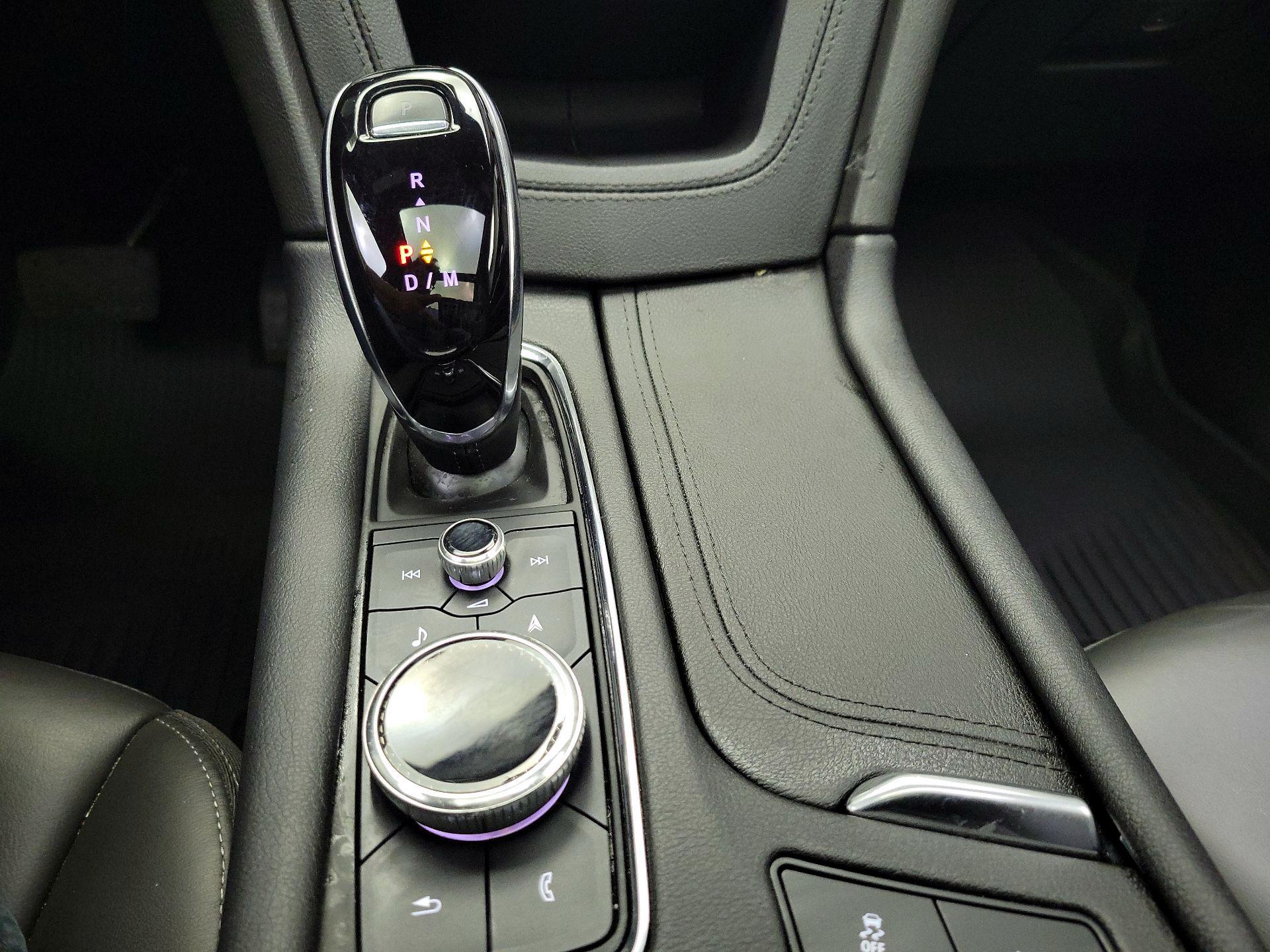 Thumbnail: 2022 Cadillac XT5 - 17