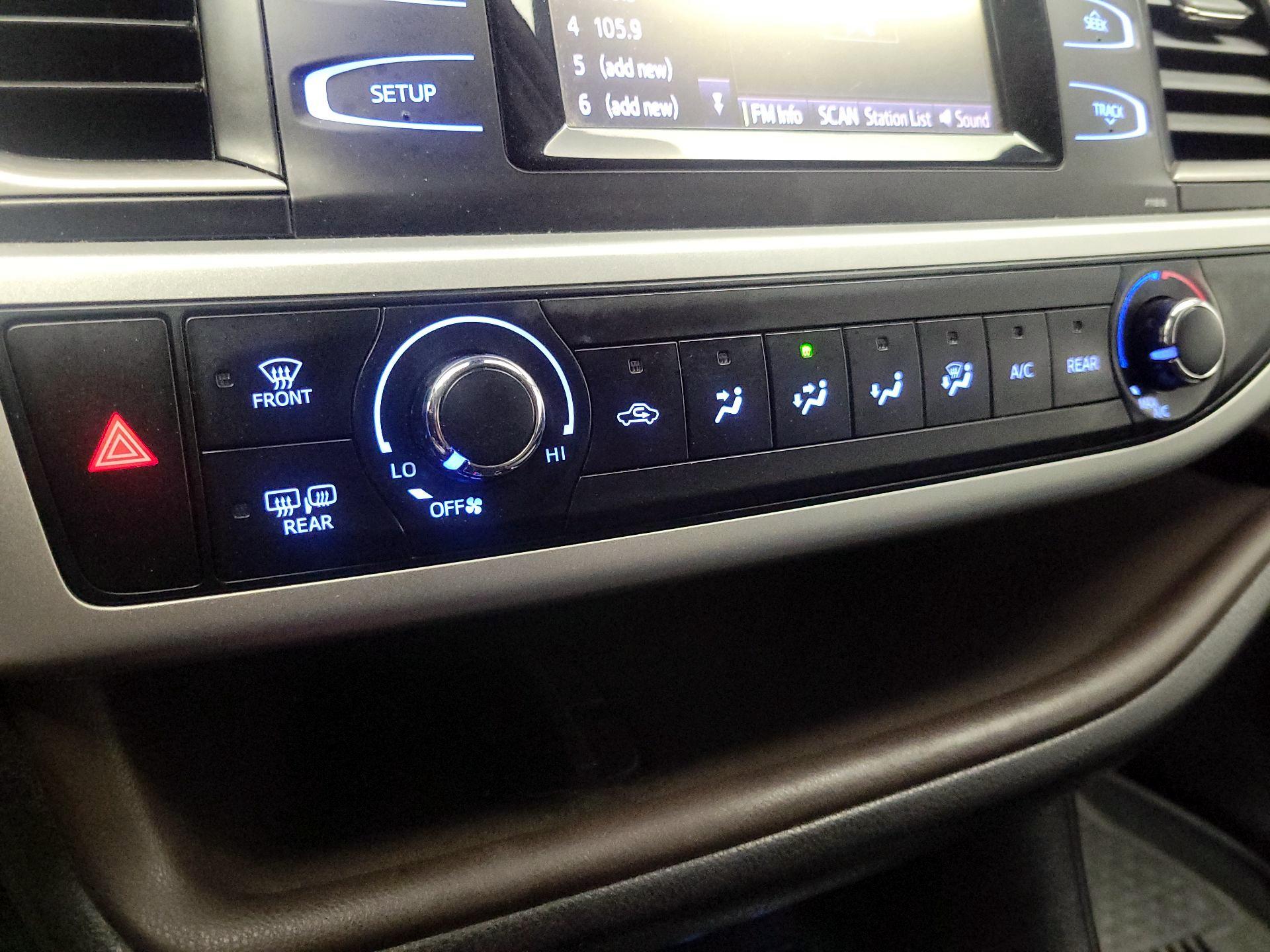 Thumbnail: 2019 Toyota Highlander - 16