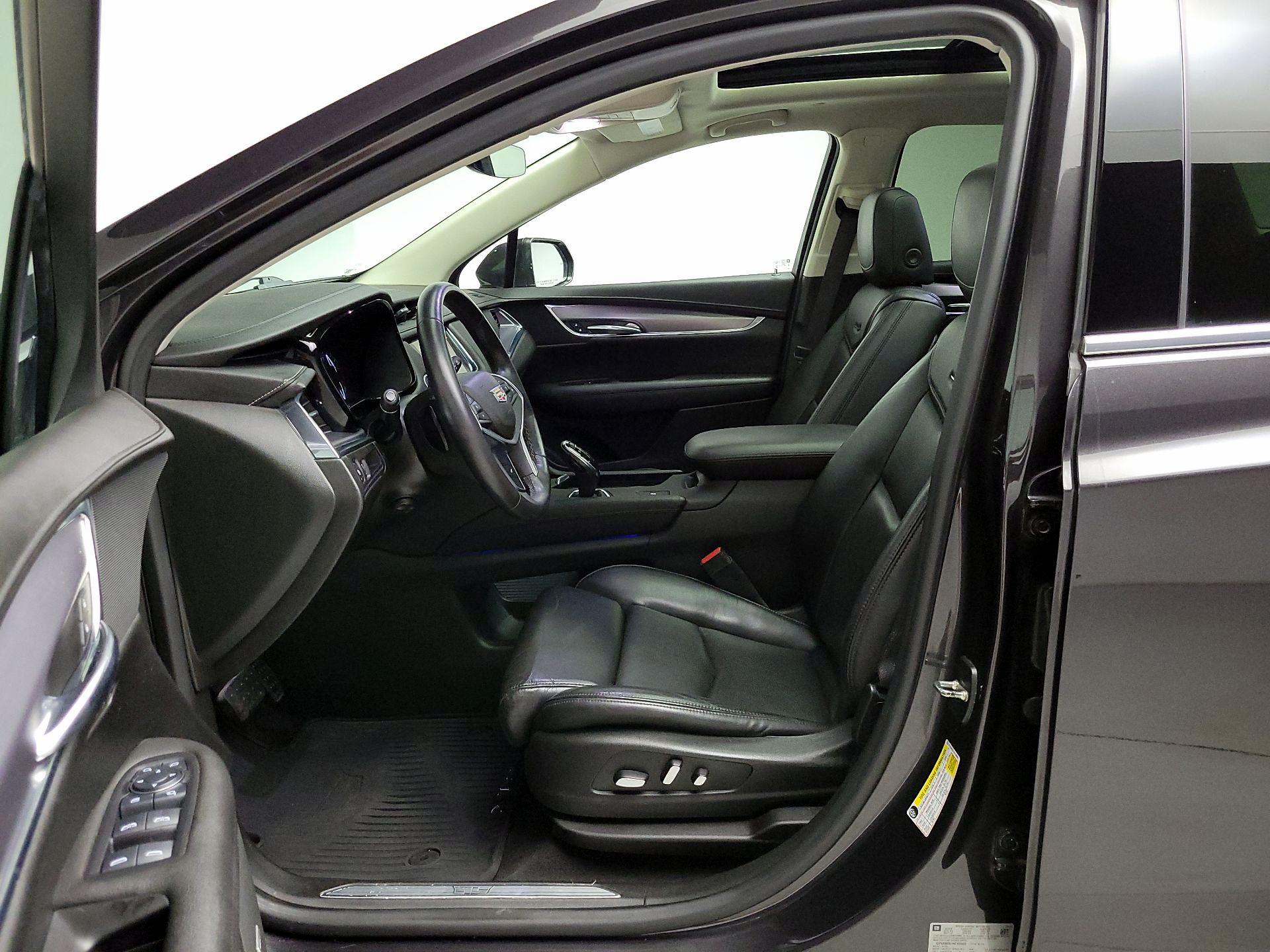 Thumbnail: 2017 Cadillac XT5 - 11