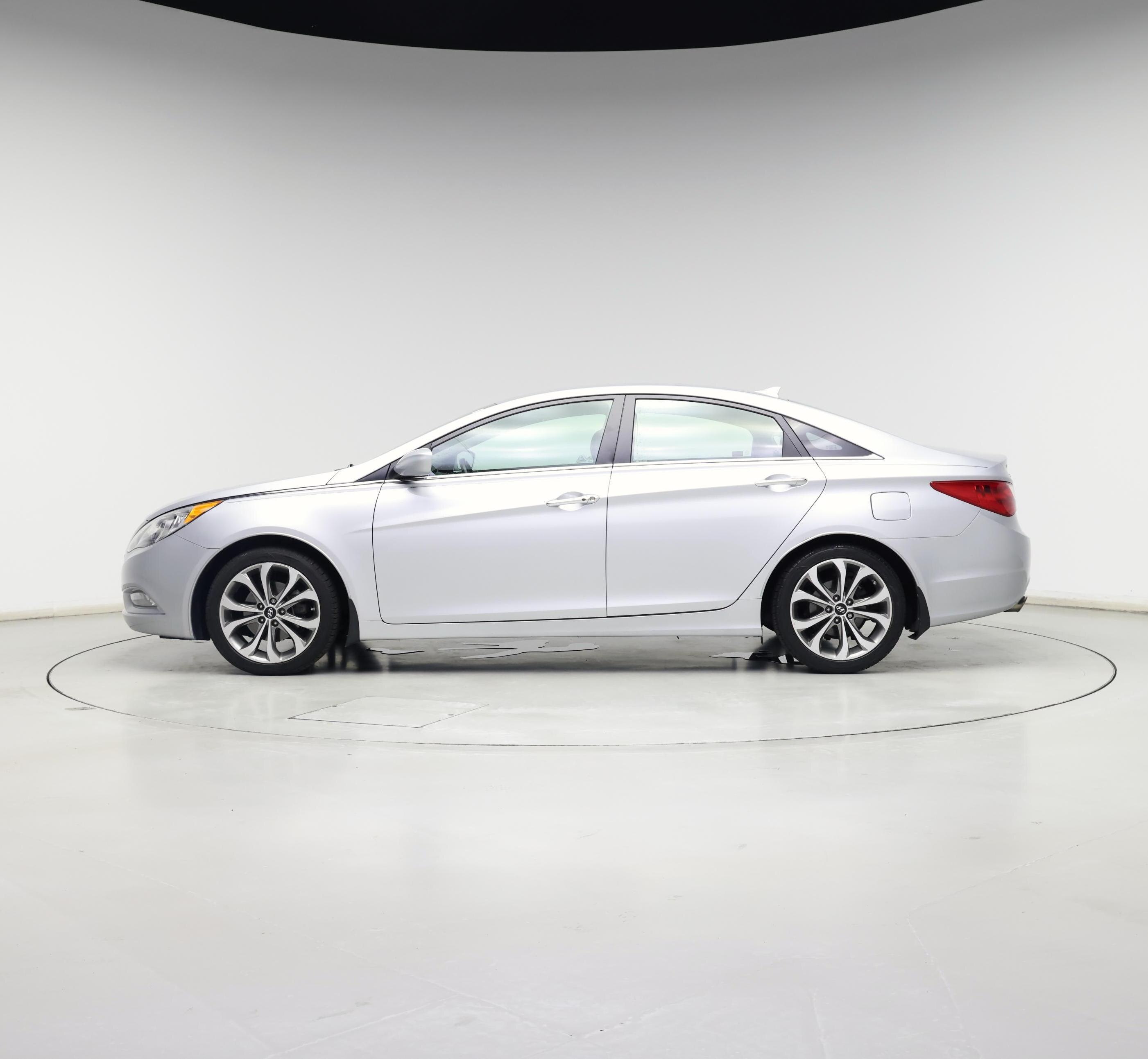 Thumbnail: 2013 Hyundai Sonata - 3