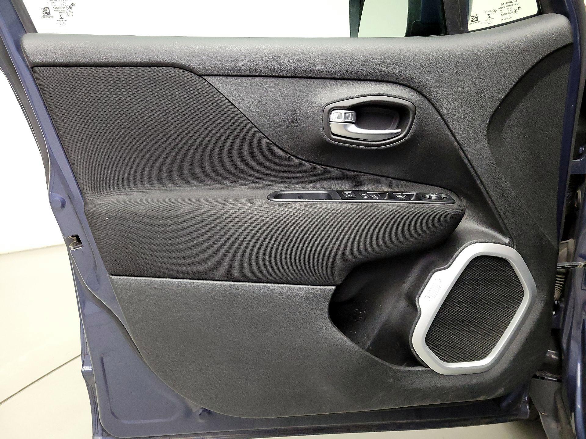 Thumbnail: 2020 Jeep Renegade - 12