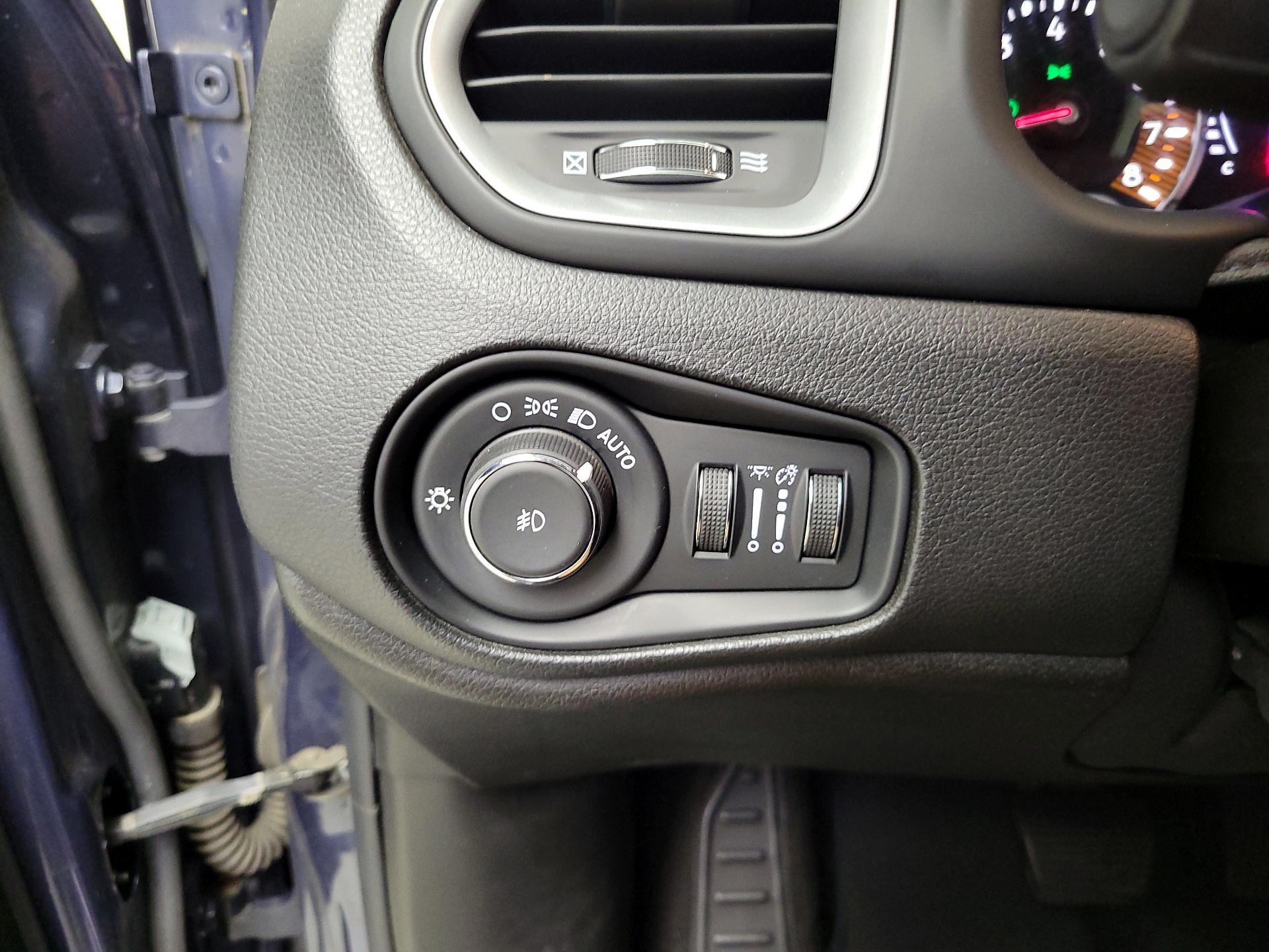 Thumbnail: 2020 Jeep Renegade - 13