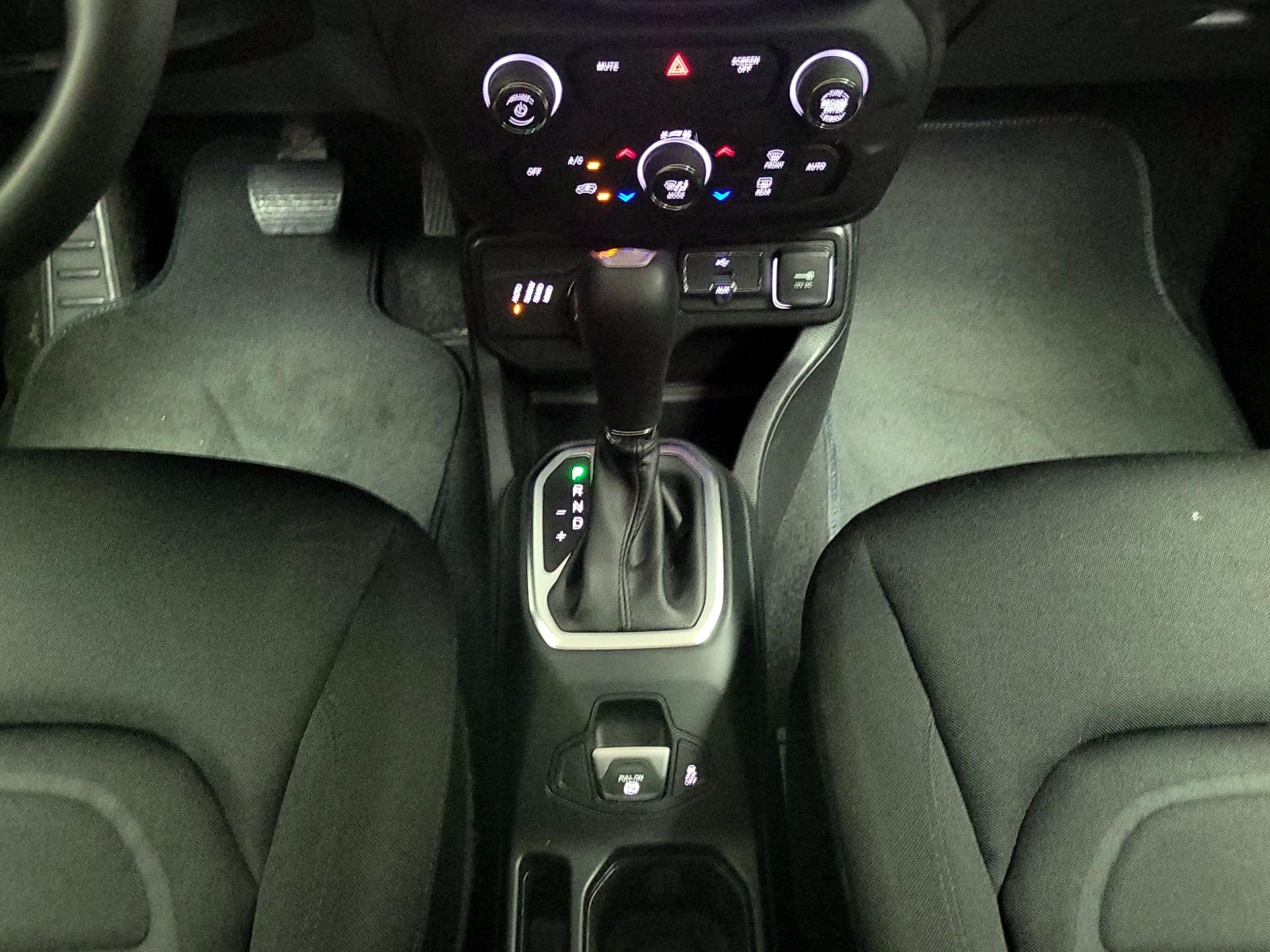 Thumbnail: 2020 Jeep Renegade - 17