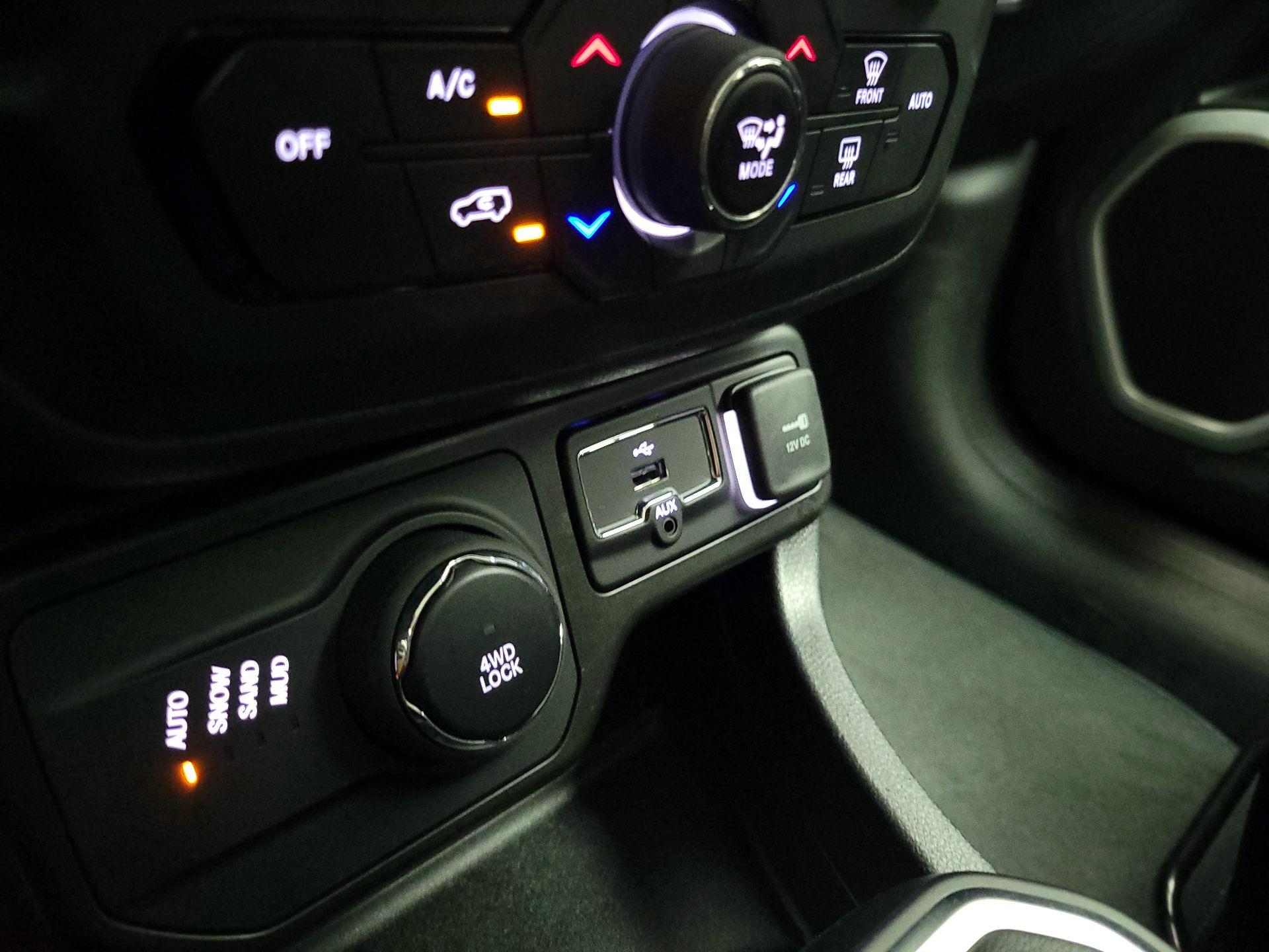 Thumbnail: 2020 Jeep Renegade - 18