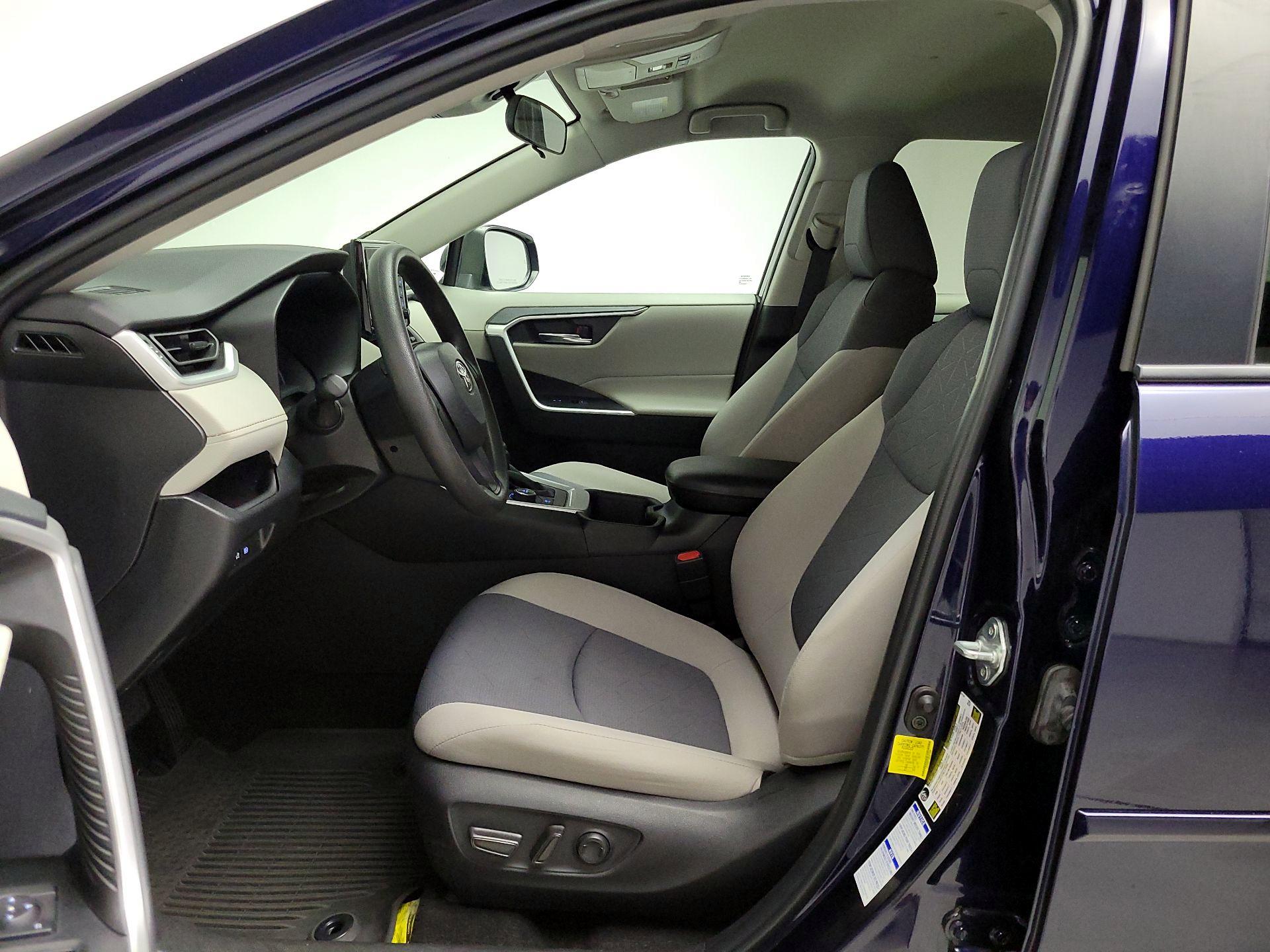 Thumbnail: 2022 Toyota RAV4 - 11