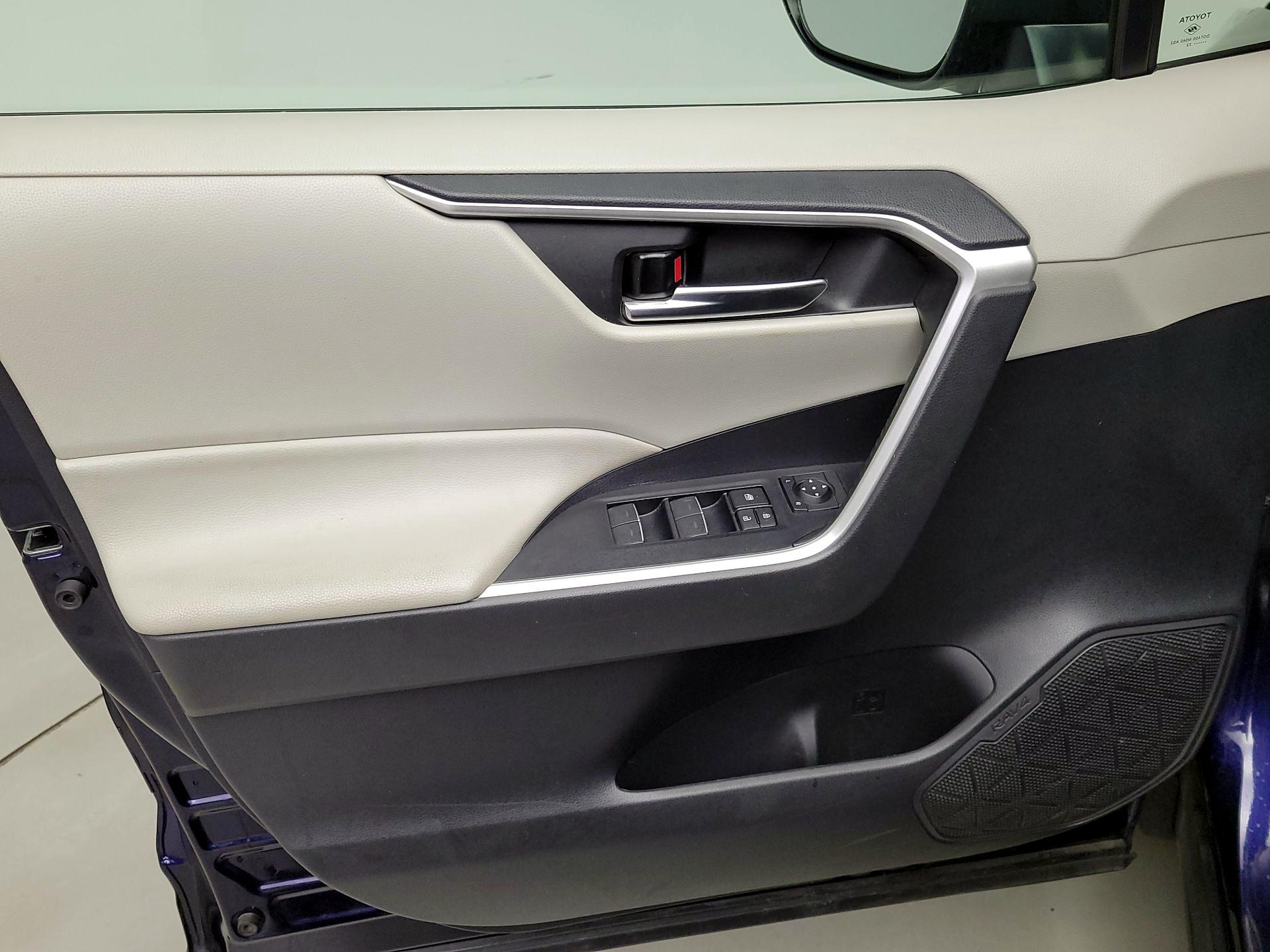 Thumbnail: 2022 Toyota RAV4 - 12