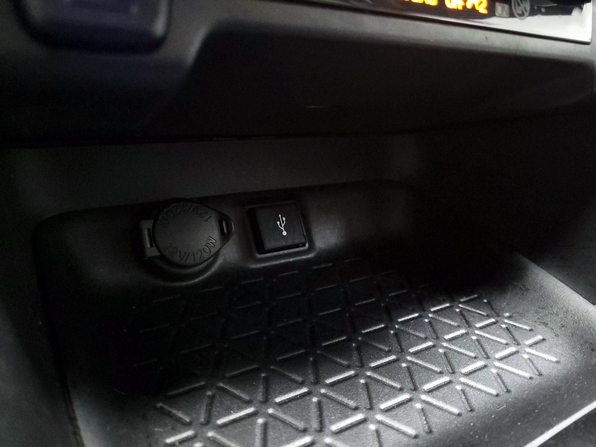 Thumbnail: 2022 Toyota RAV4 - 18