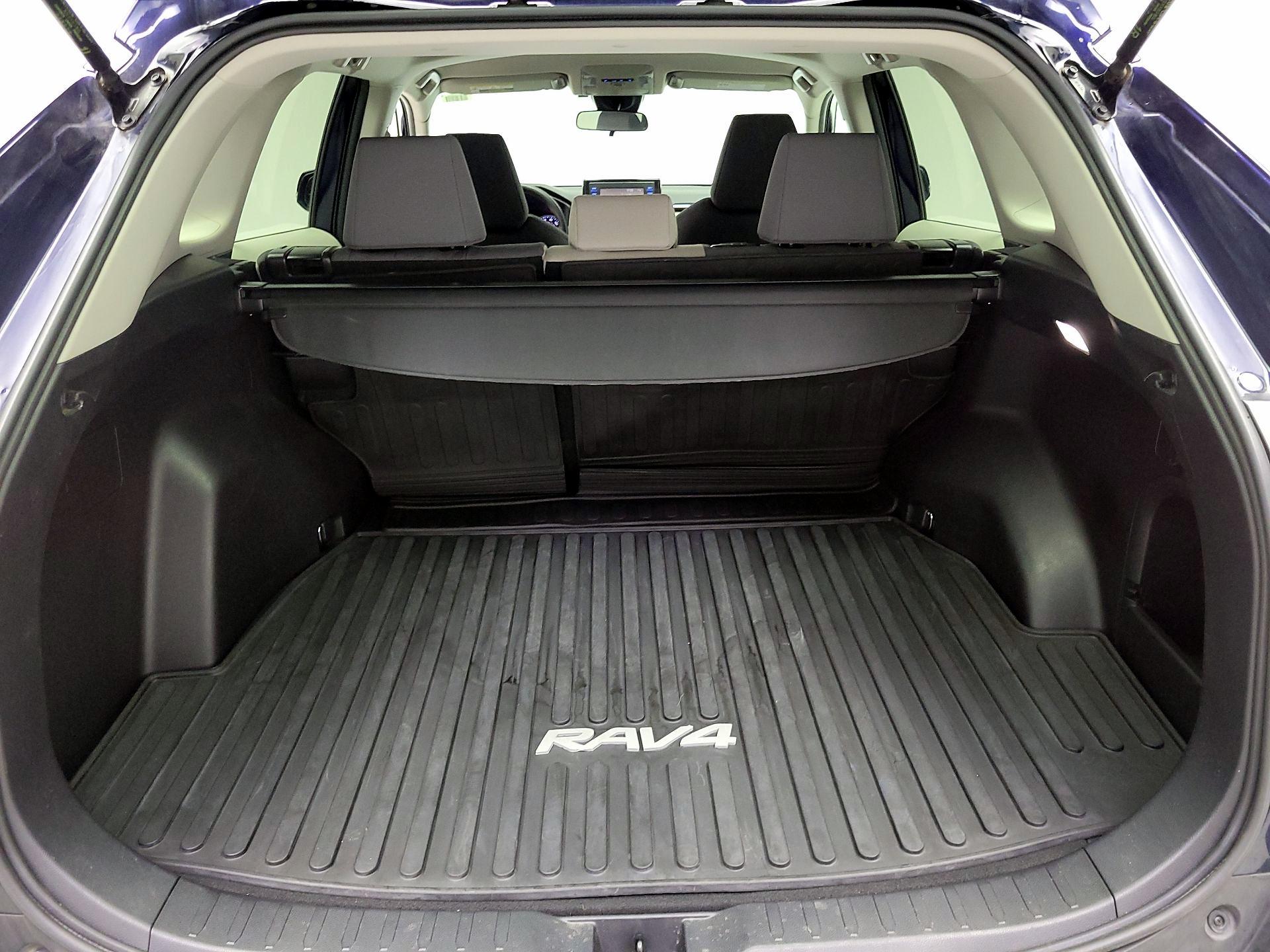 Thumbnail: 2022 Toyota RAV4 - 20