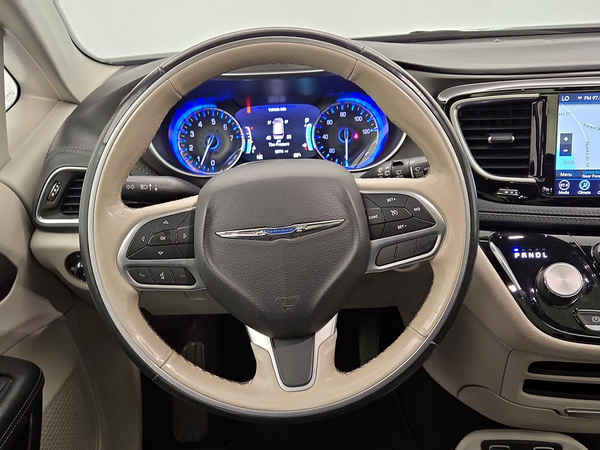 Thumbnail: 2019 Chrysler Pacifica - 10