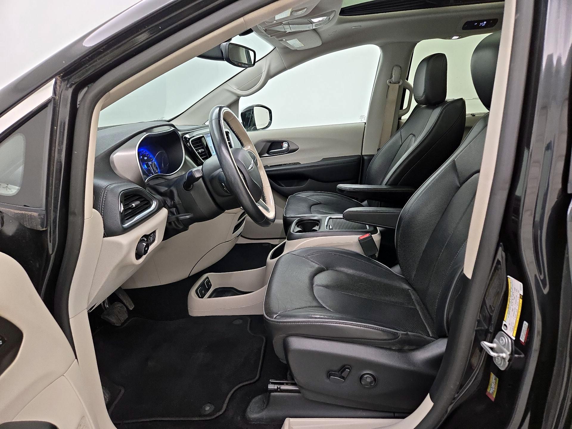 Thumbnail: 2019 Chrysler Pacifica - 11